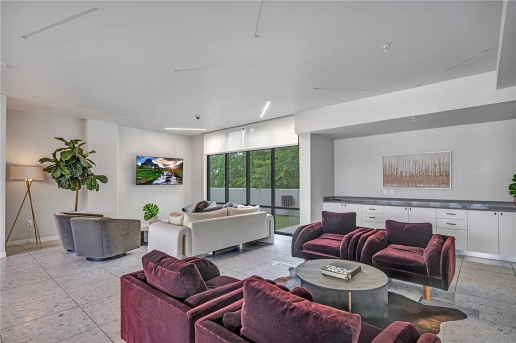 800 Embassy Dr # 411, Austin, TX 78702