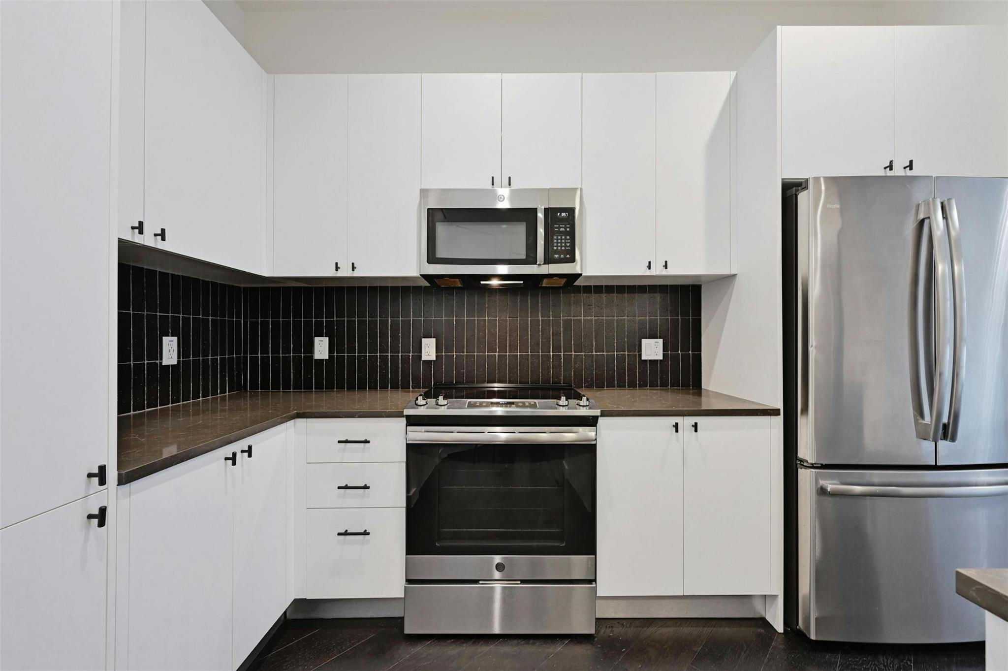 800 Embassy Dr # 411, Austin, TX 78702