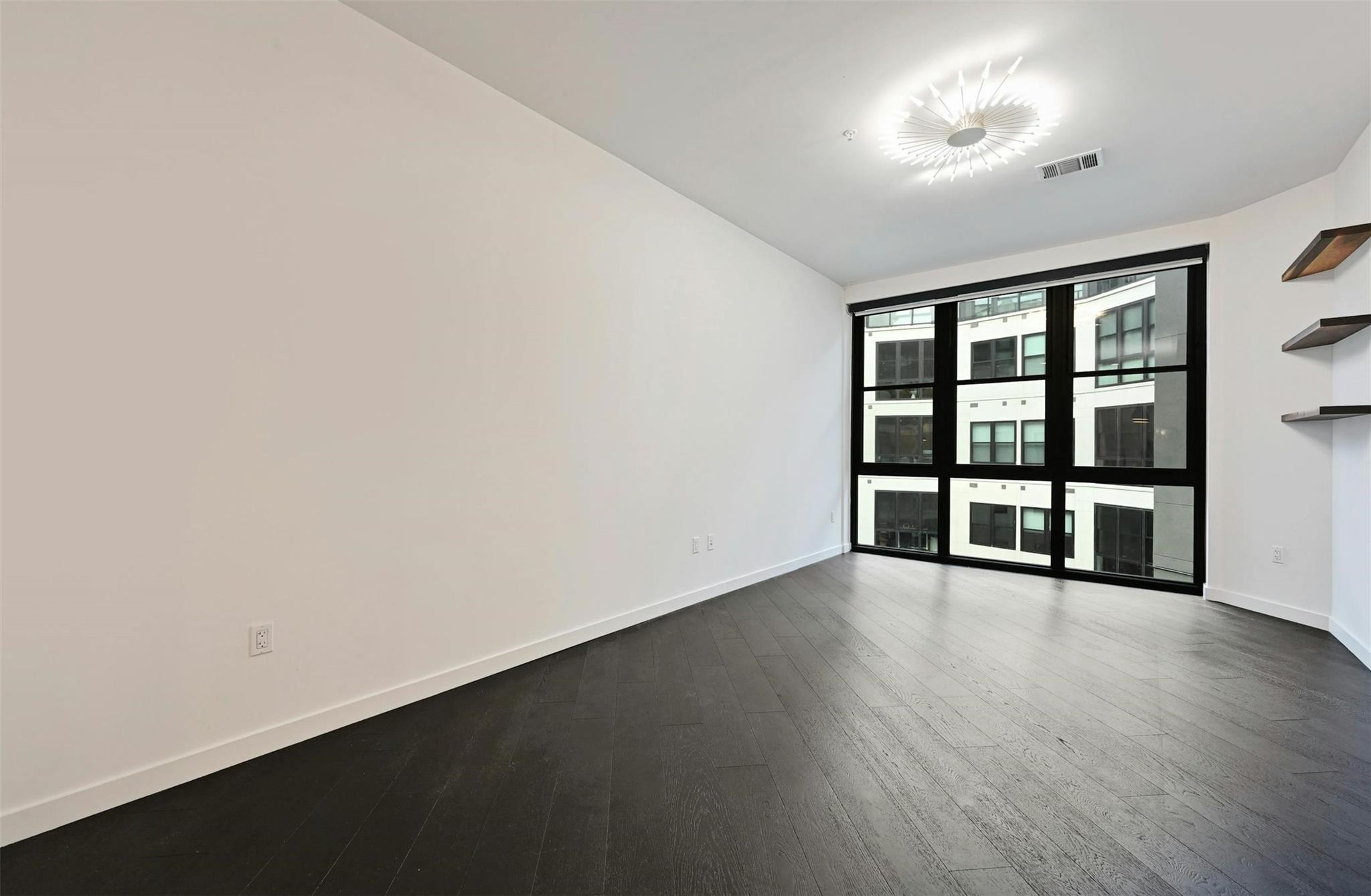 800 Embassy Dr # 411, Austin, TX 78702