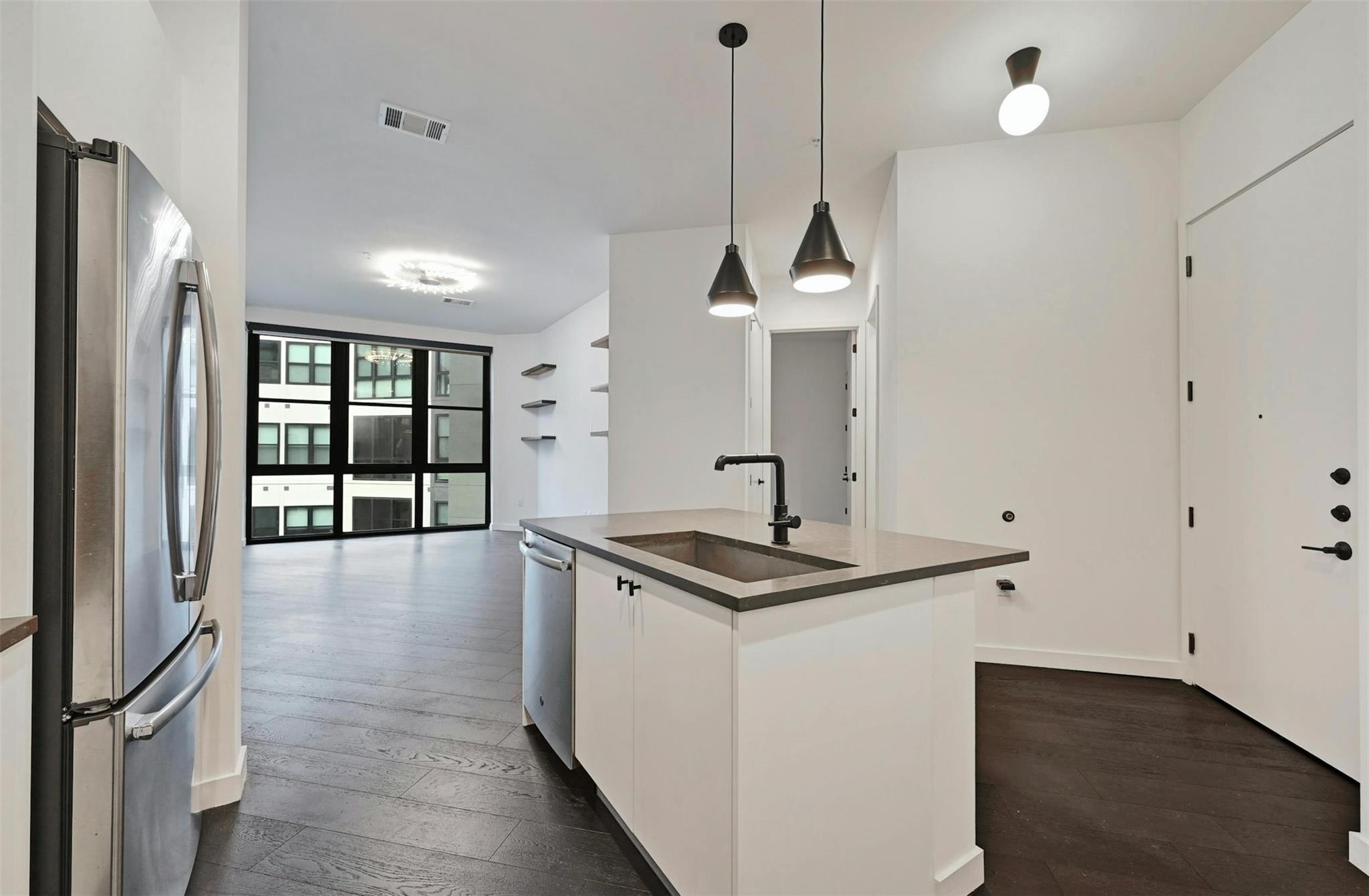 800 Embassy Dr # 411, Austin, TX 78702