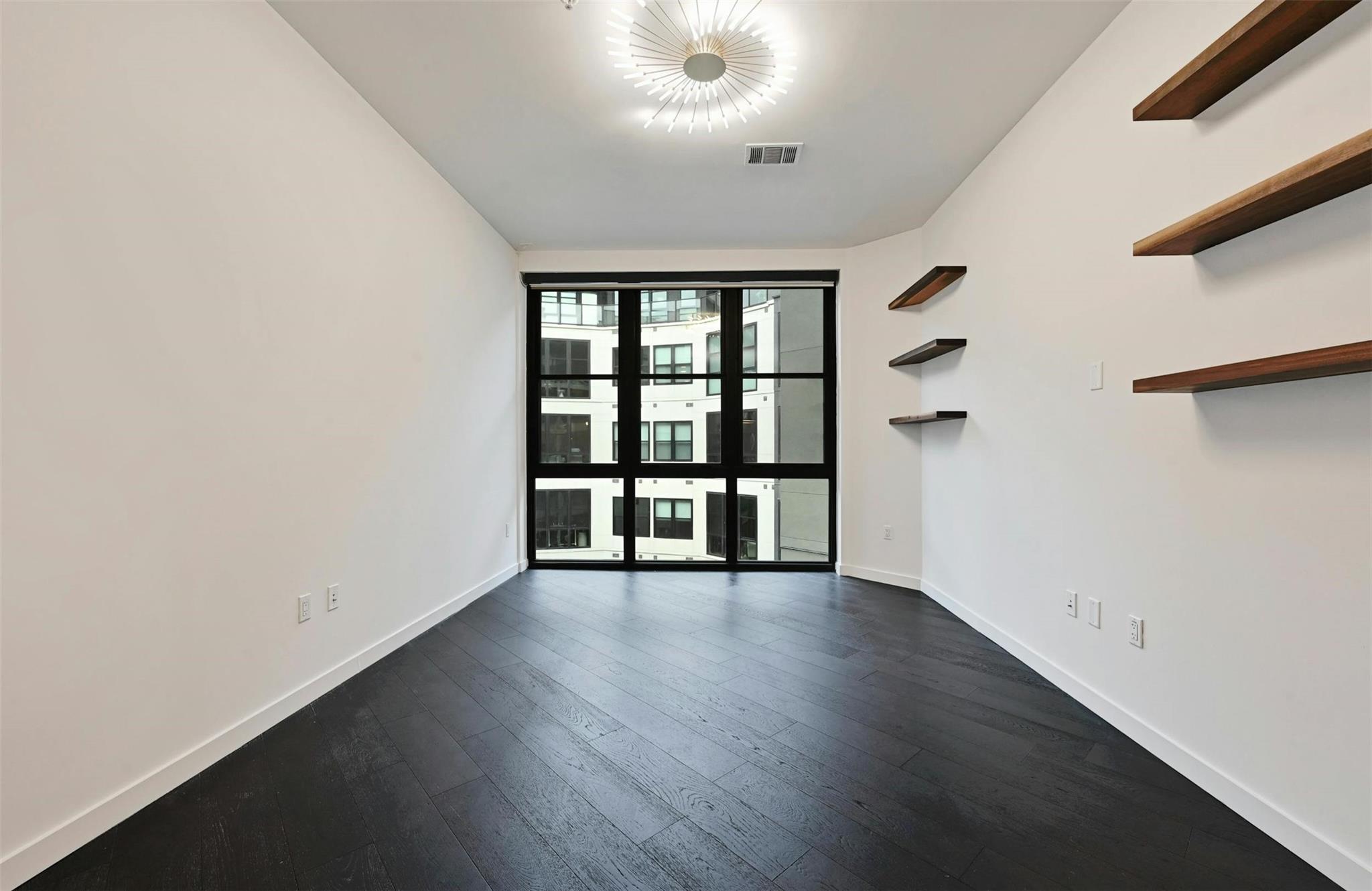 800 Embassy Dr # 411, Austin, TX 78702