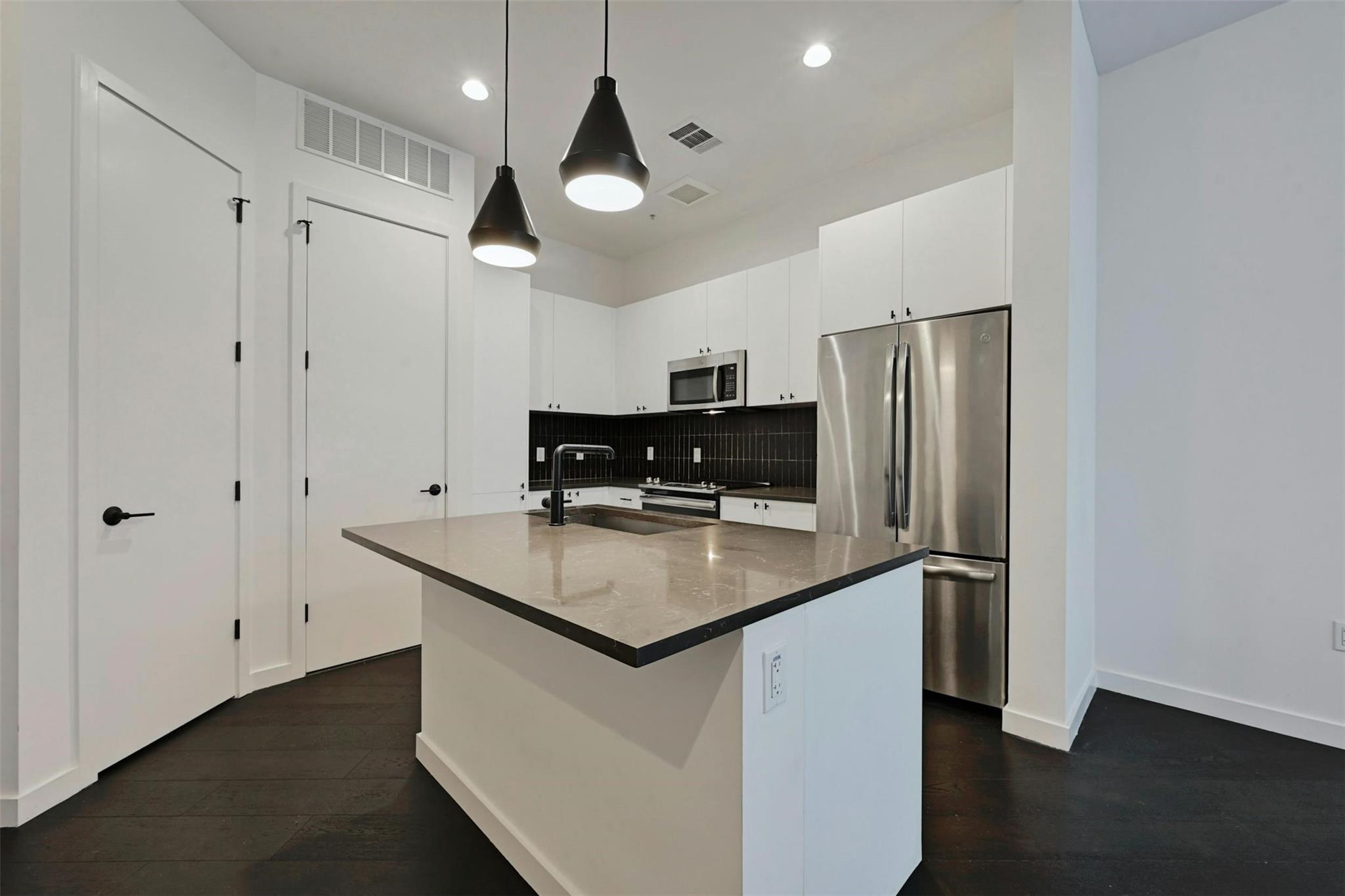 800 Embassy Dr # 411, Austin, TX 78702