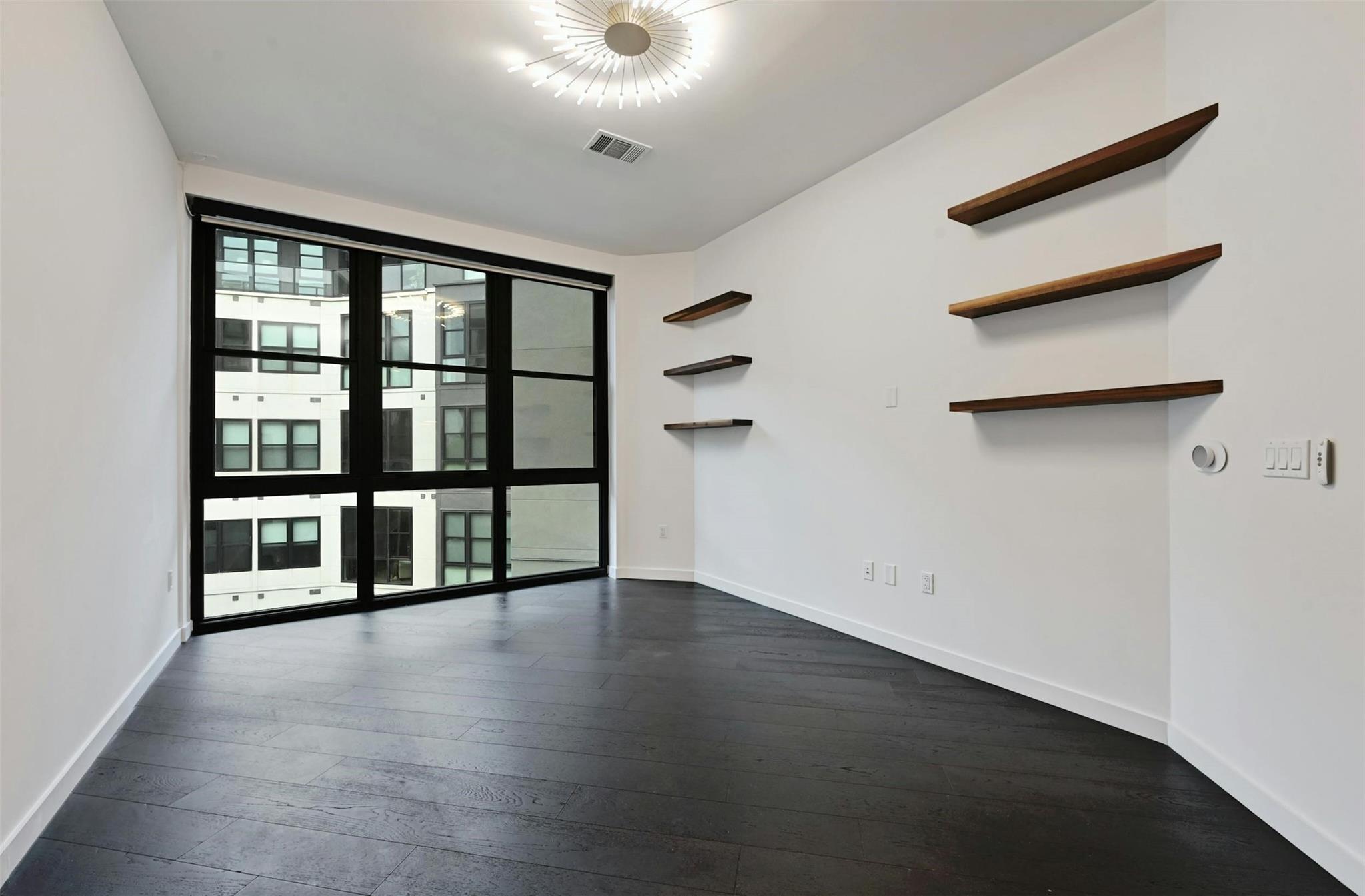 800 Embassy Dr # 411, Austin, TX 78702