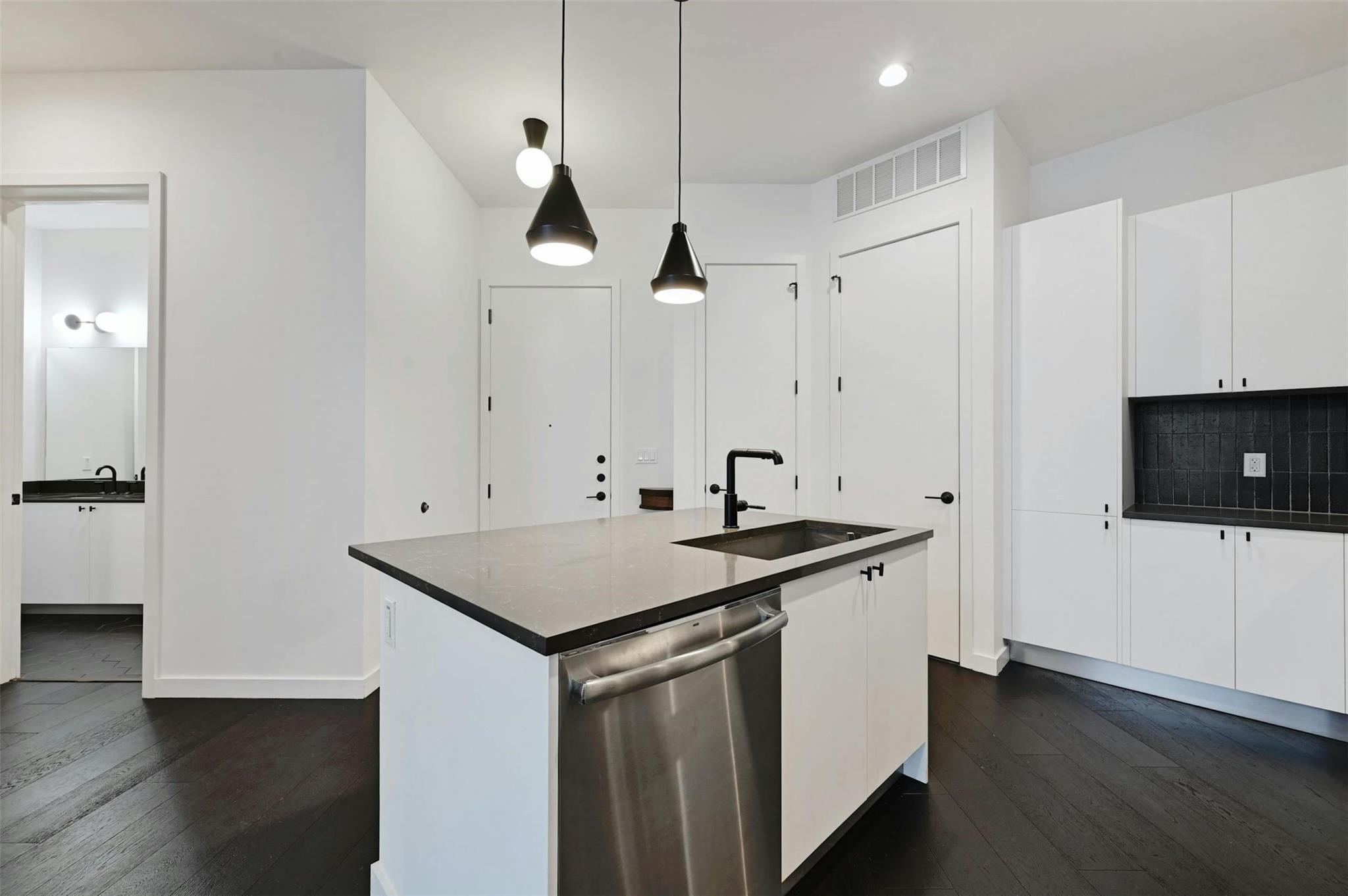 800 Embassy Dr # 411, Austin, TX 78702