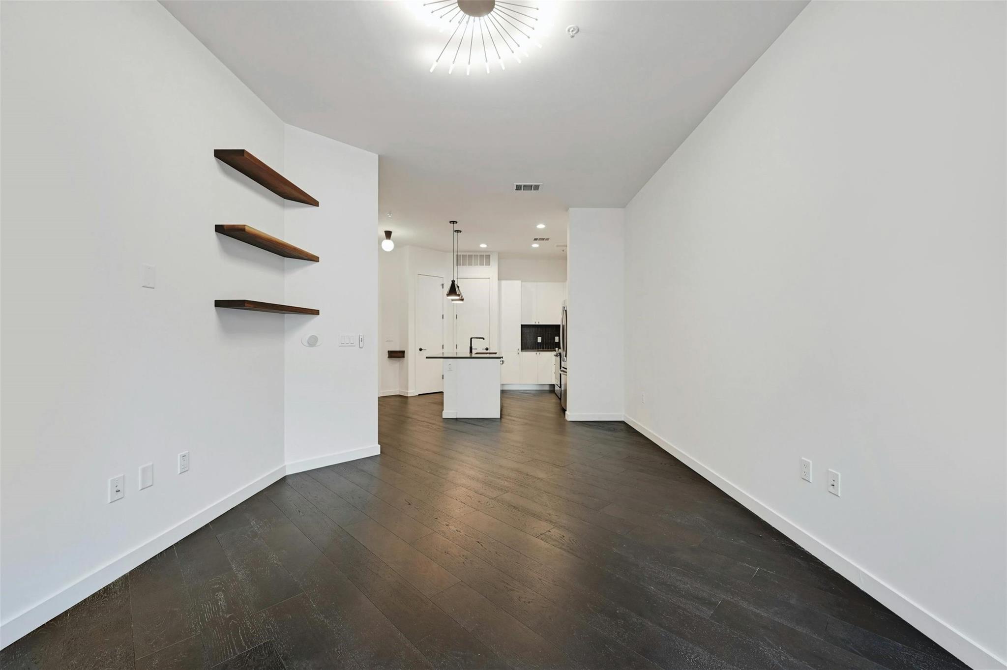 800 Embassy Dr # 411, Austin, TX 78702