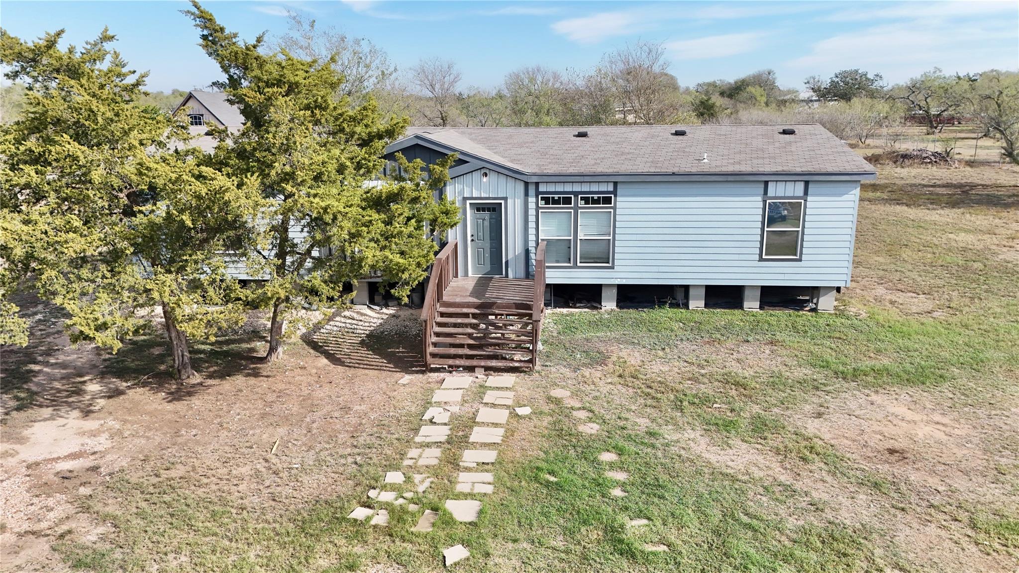 425 High View Ranch Dr, Cedar Creek, TX 78612