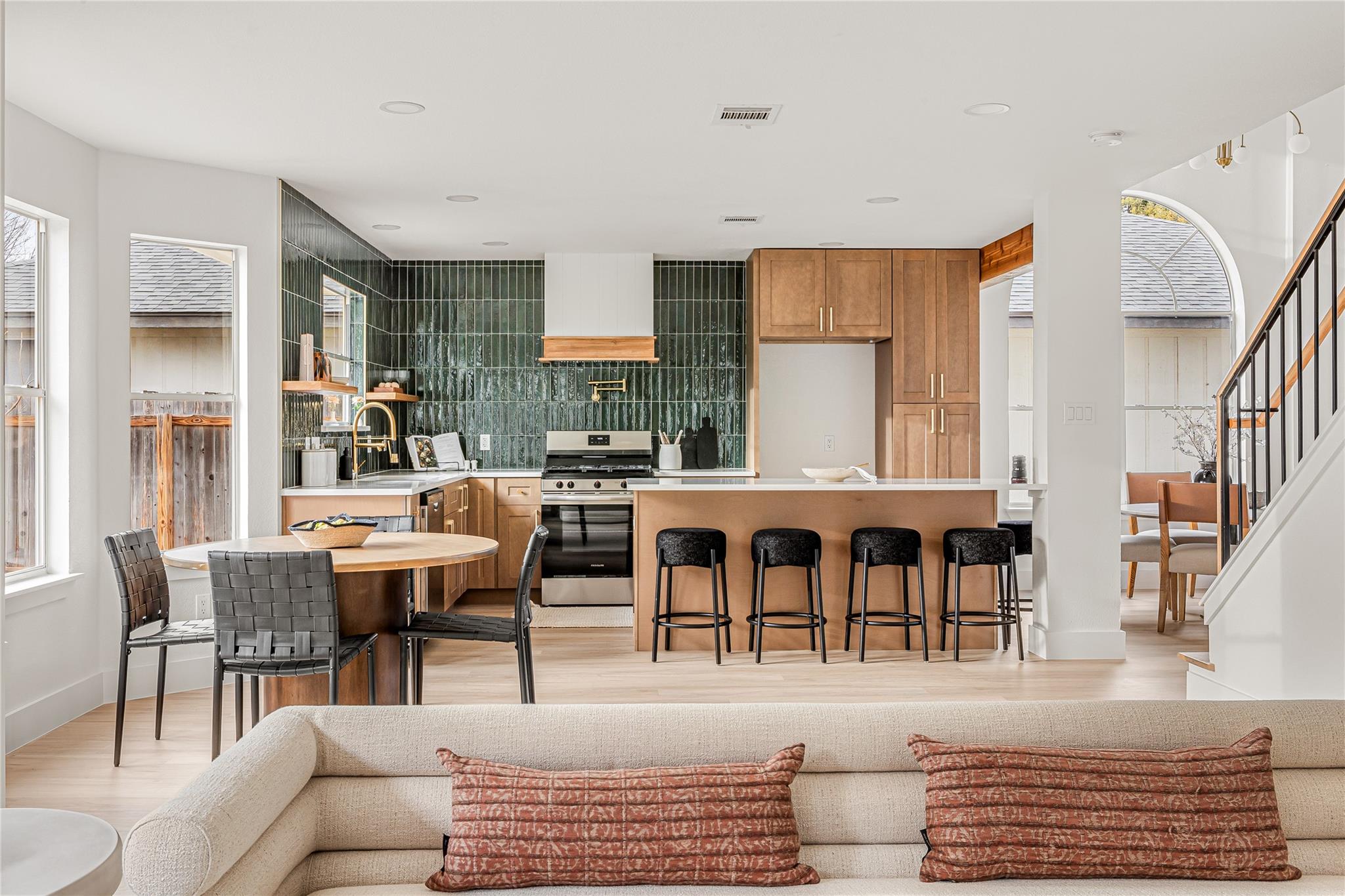 2415 Claudia Dr, Leander, TX 78641