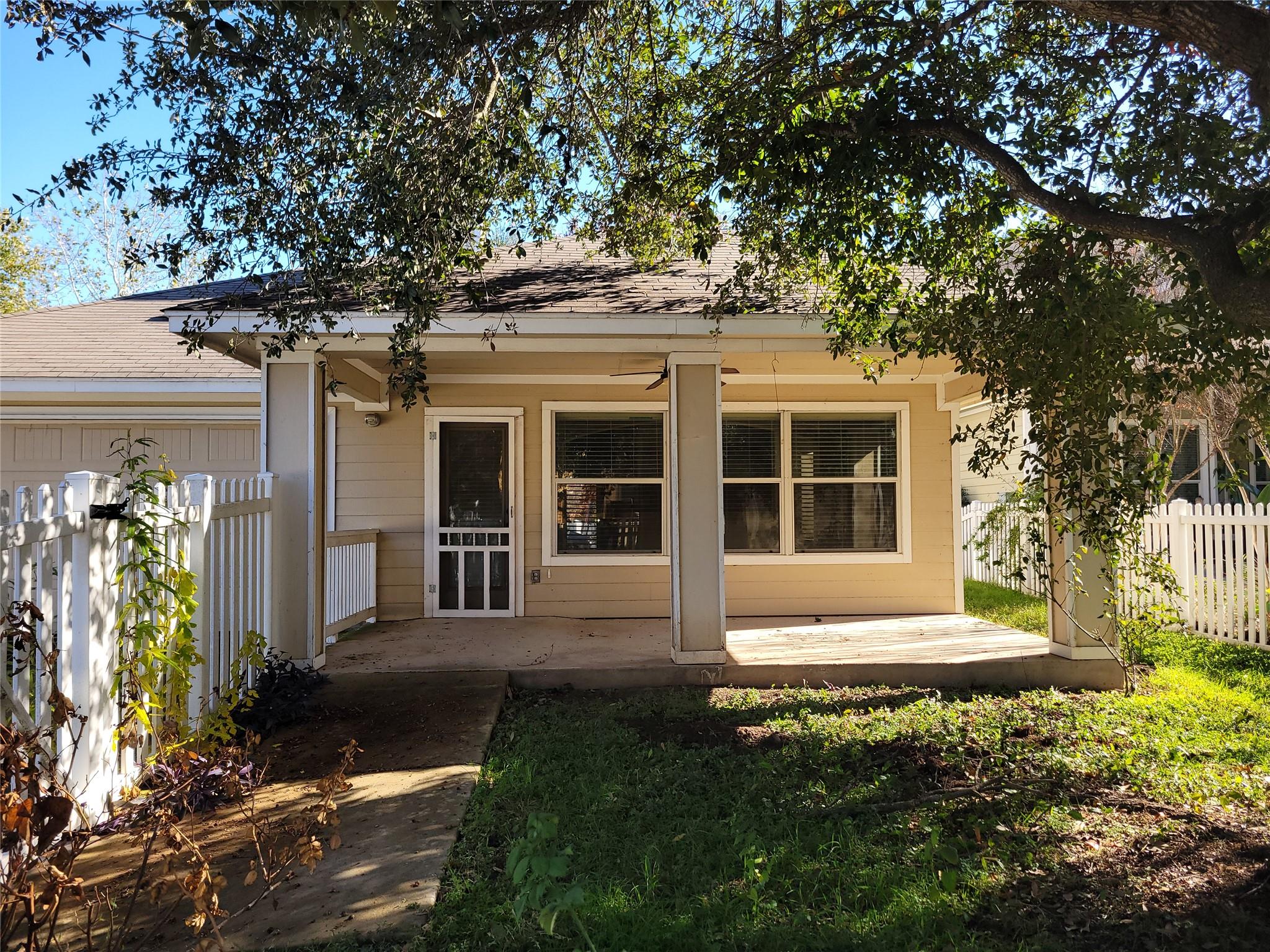 201 Caraway Dr, Kyle, TX 78640