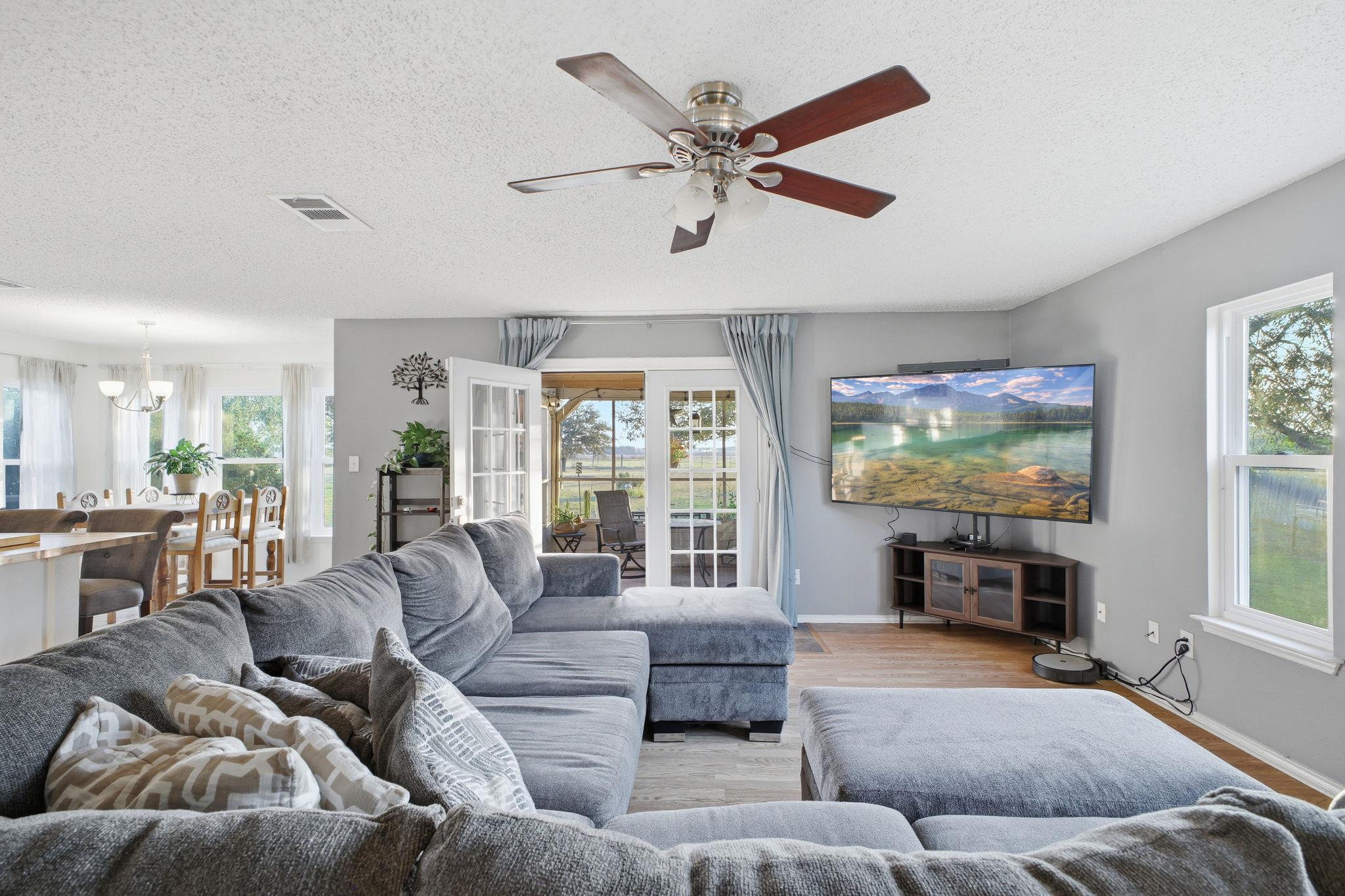 4020 Grassland Ln, Kyle, TX 78640