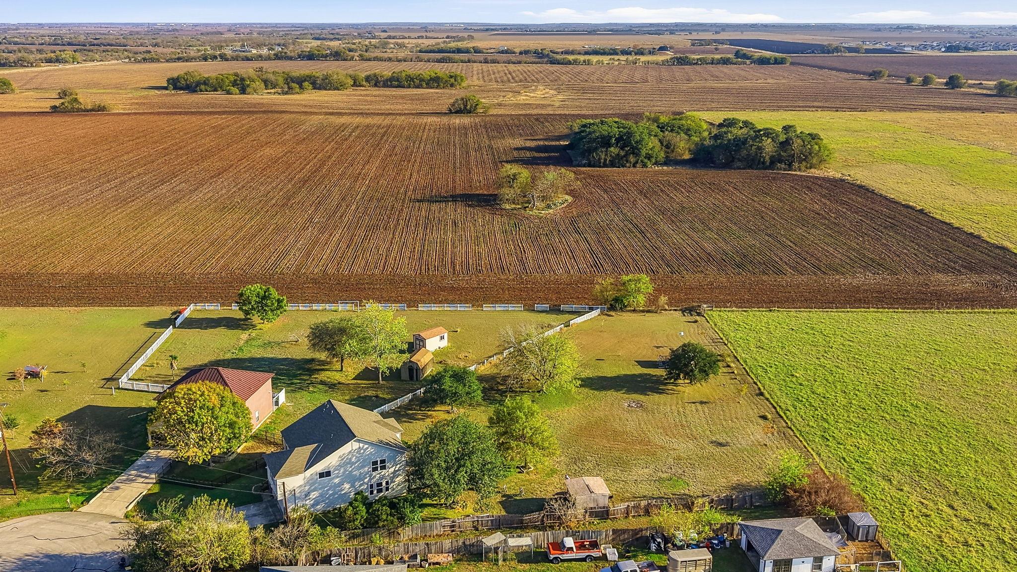 4020 Grassland Ln, Kyle, TX 78640