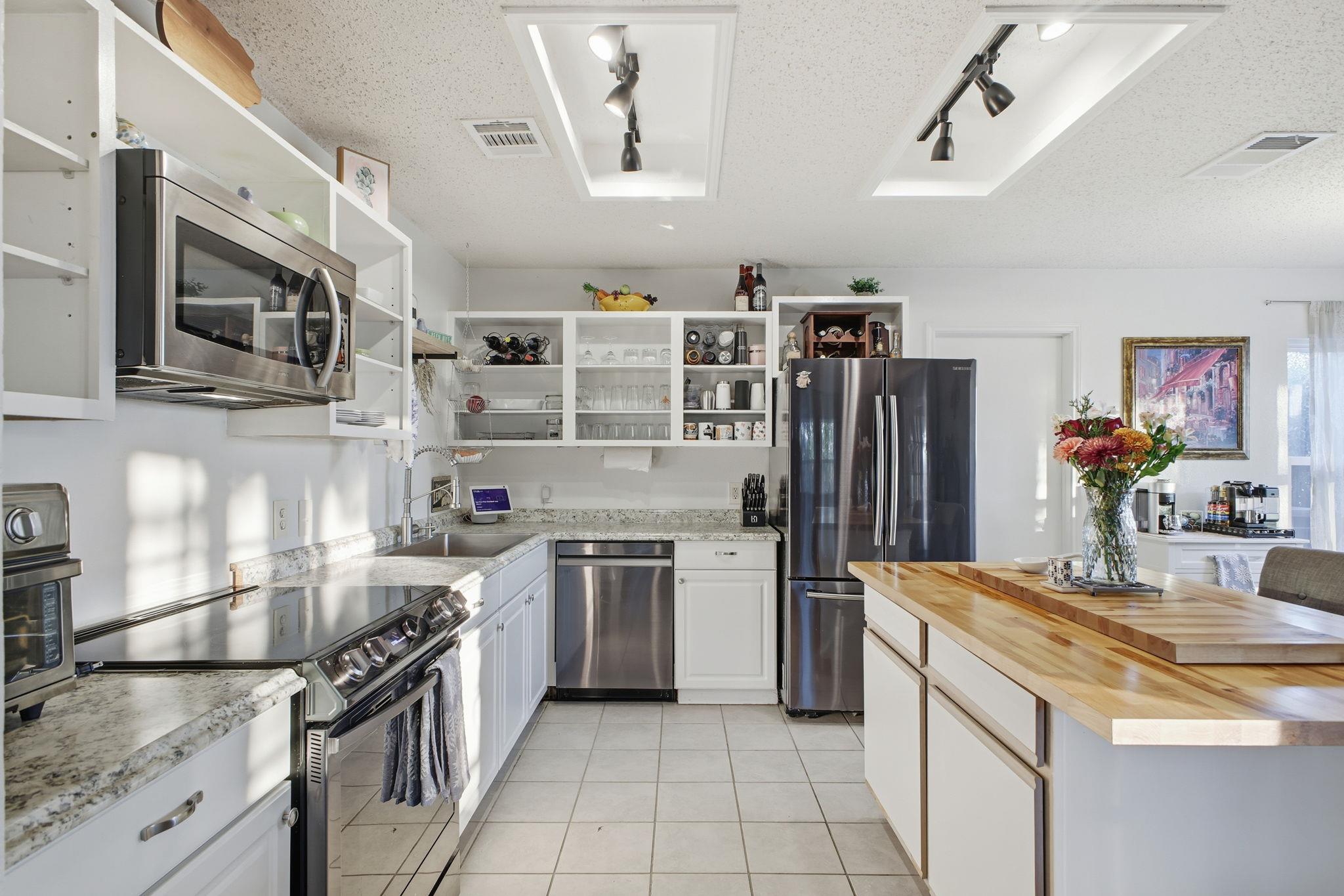 4020 Grassland Ln, Kyle, TX 78640