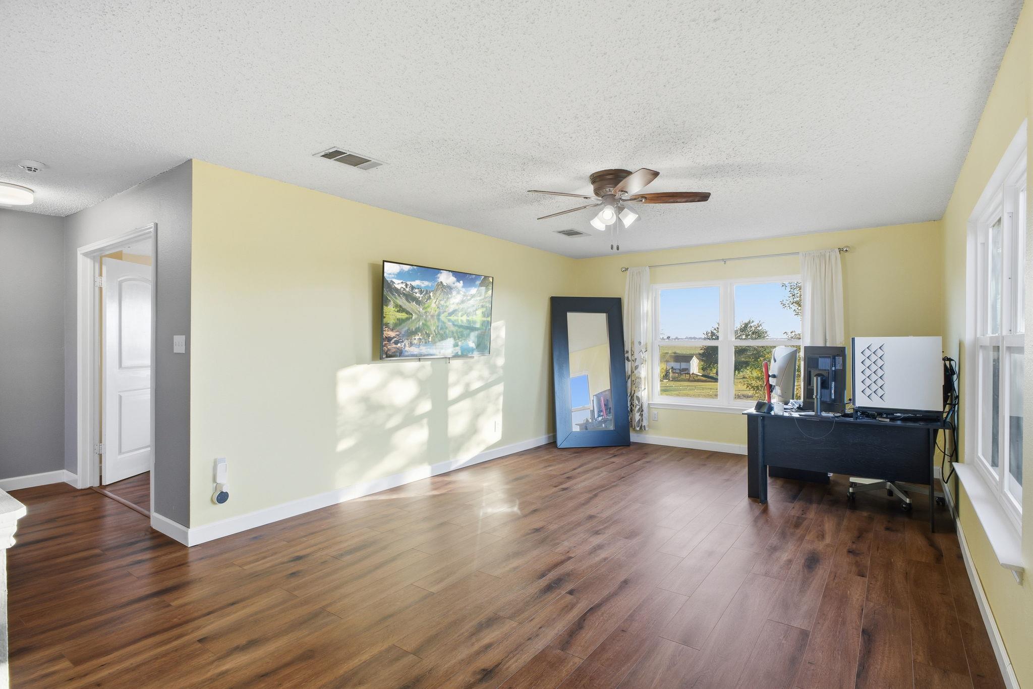 4020 Grassland Ln, Kyle, TX 78640