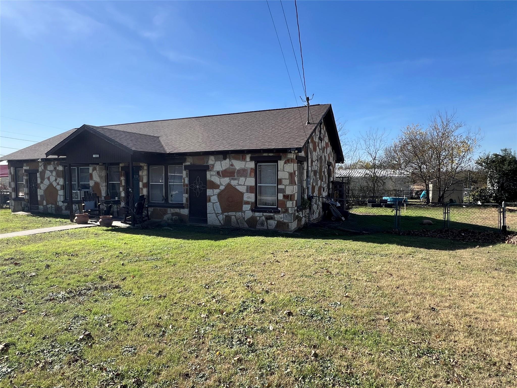 204 Brewster St, Florence, TX 76527