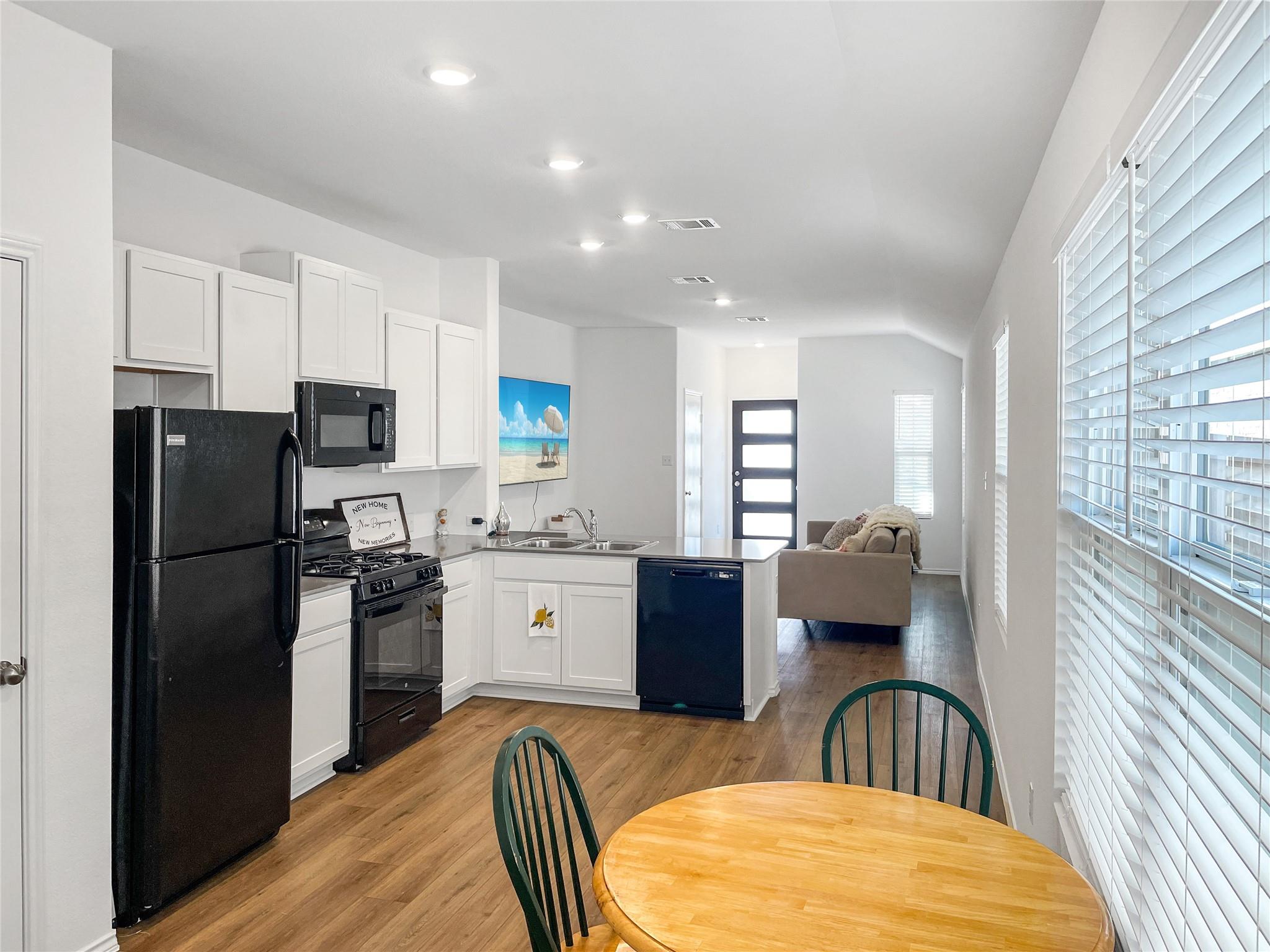 126 Allegro Dr, Hutto, TX 78634