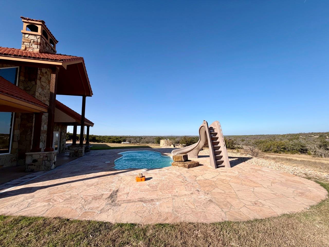 8256 S Us Highway 183, Briggs, TX 78608