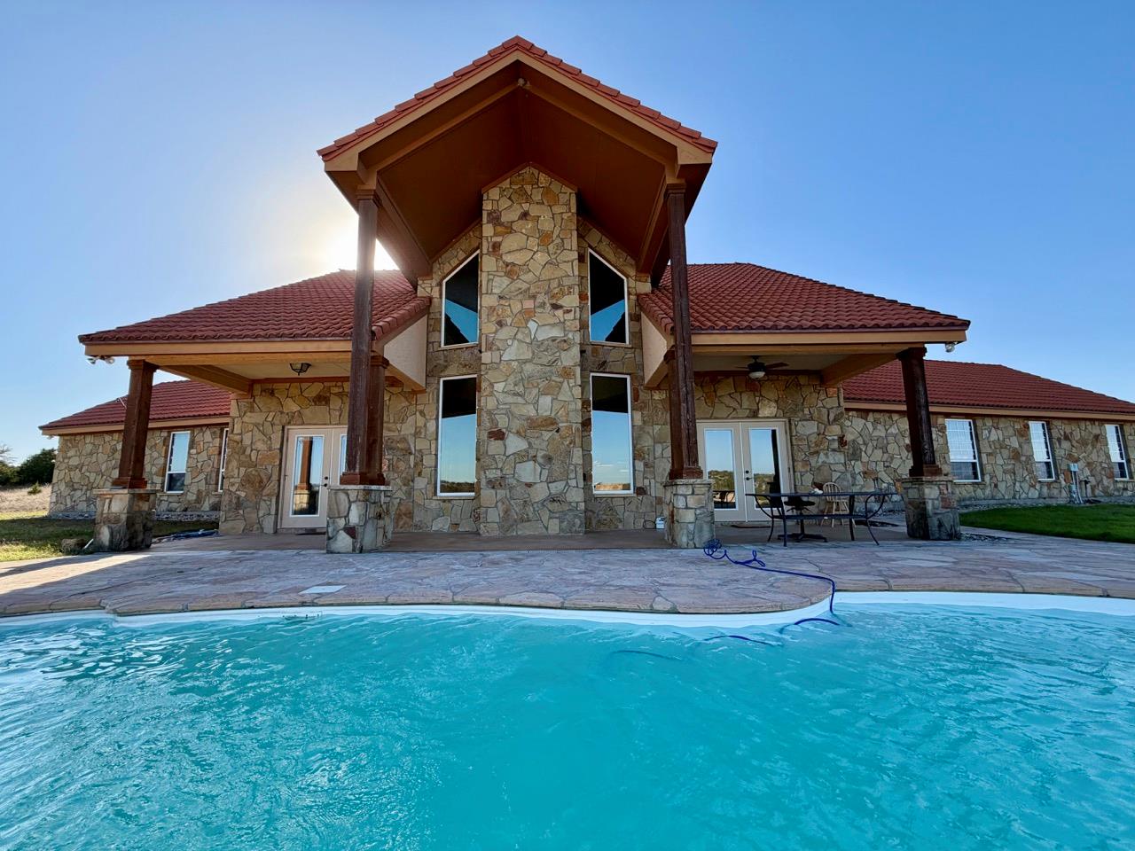 8256 S Us Highway 183, Briggs, TX 78608