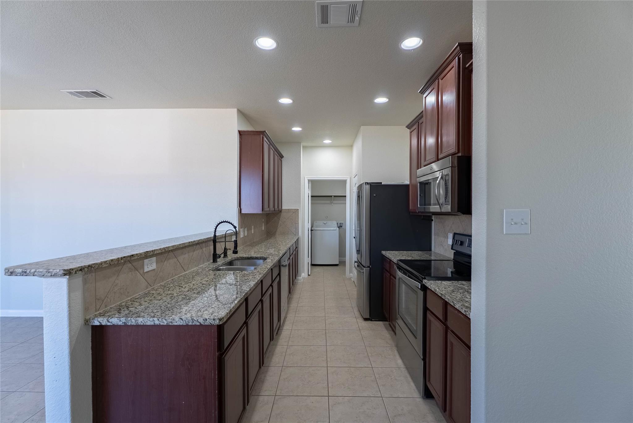 1601 Treeta Trl, Kyle, TX 78640