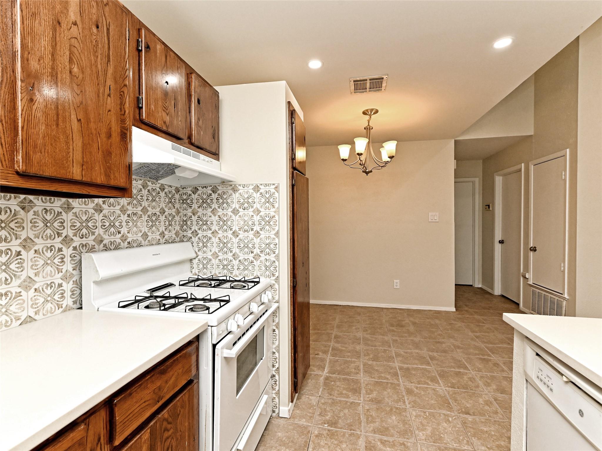 1916 GRACY FARMS Ln # B, Austin, TX 78758