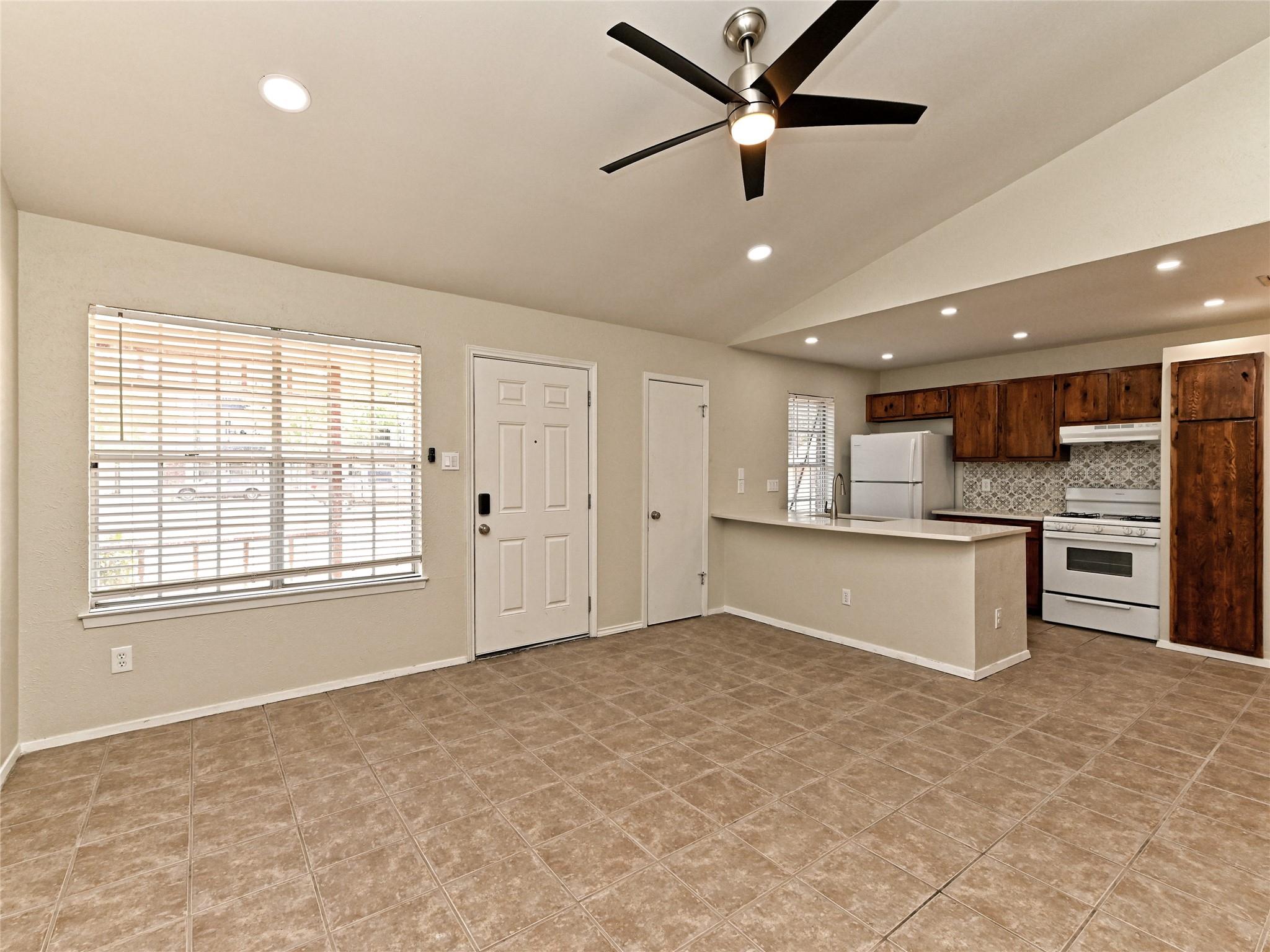 1916 GRACY FARMS Ln # B, Austin, TX 78758