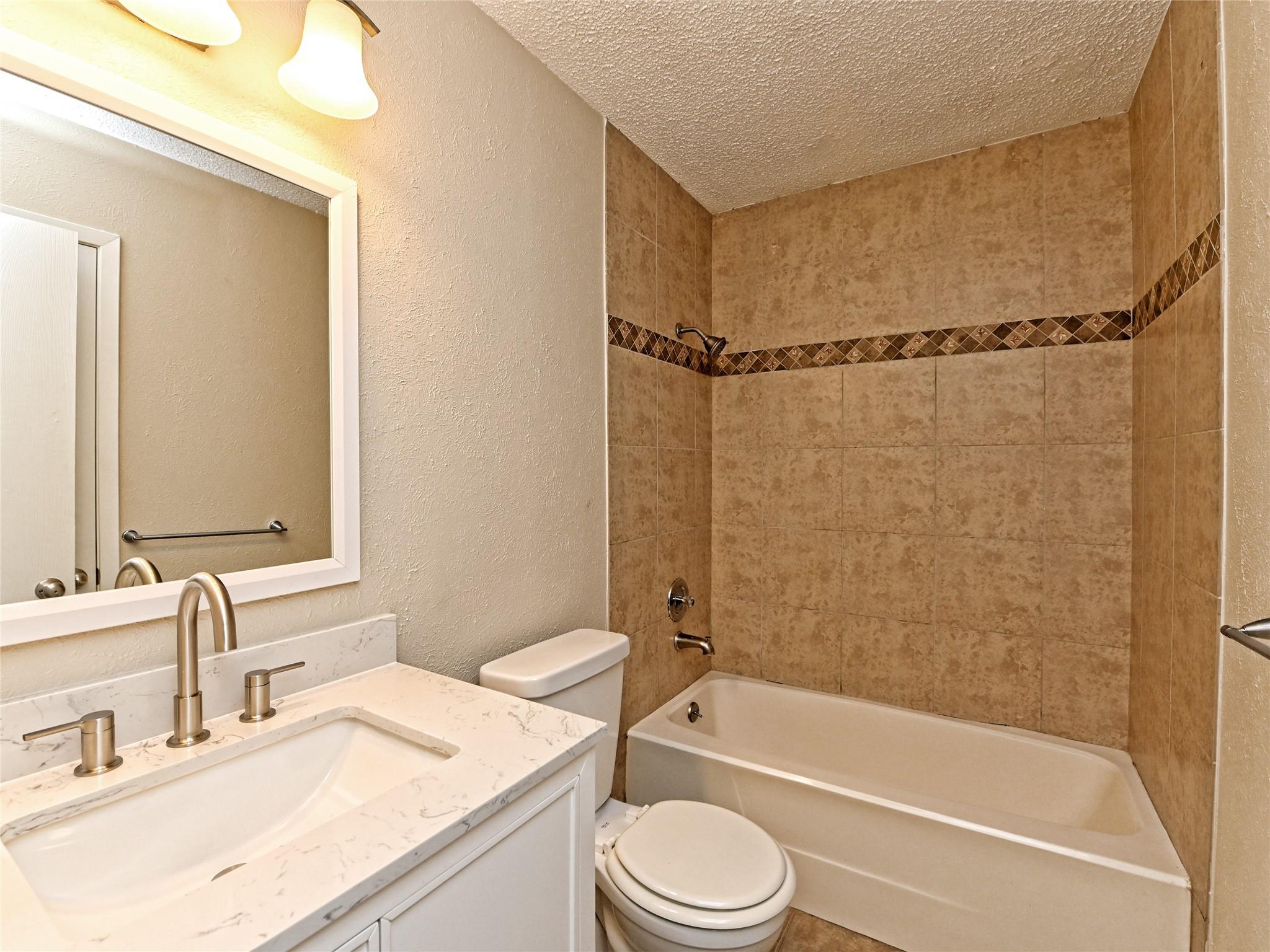 1916 GRACY FARMS Ln # B, Austin, TX 78758