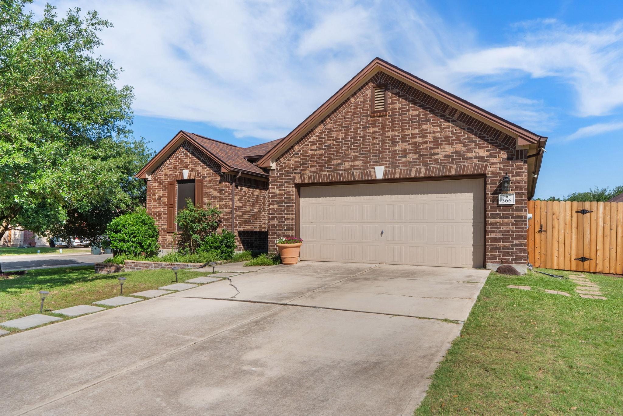 366 Matthews Ln, Kyle, TX 78640