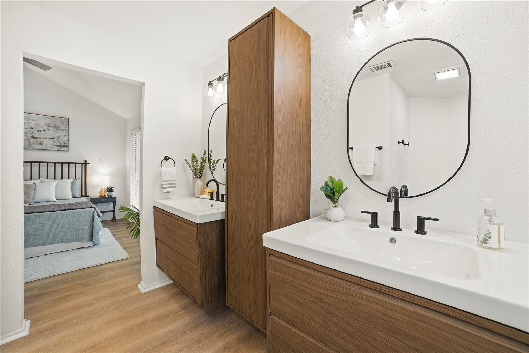 8320 Greenslope Dr # B, Austin, TX 78759