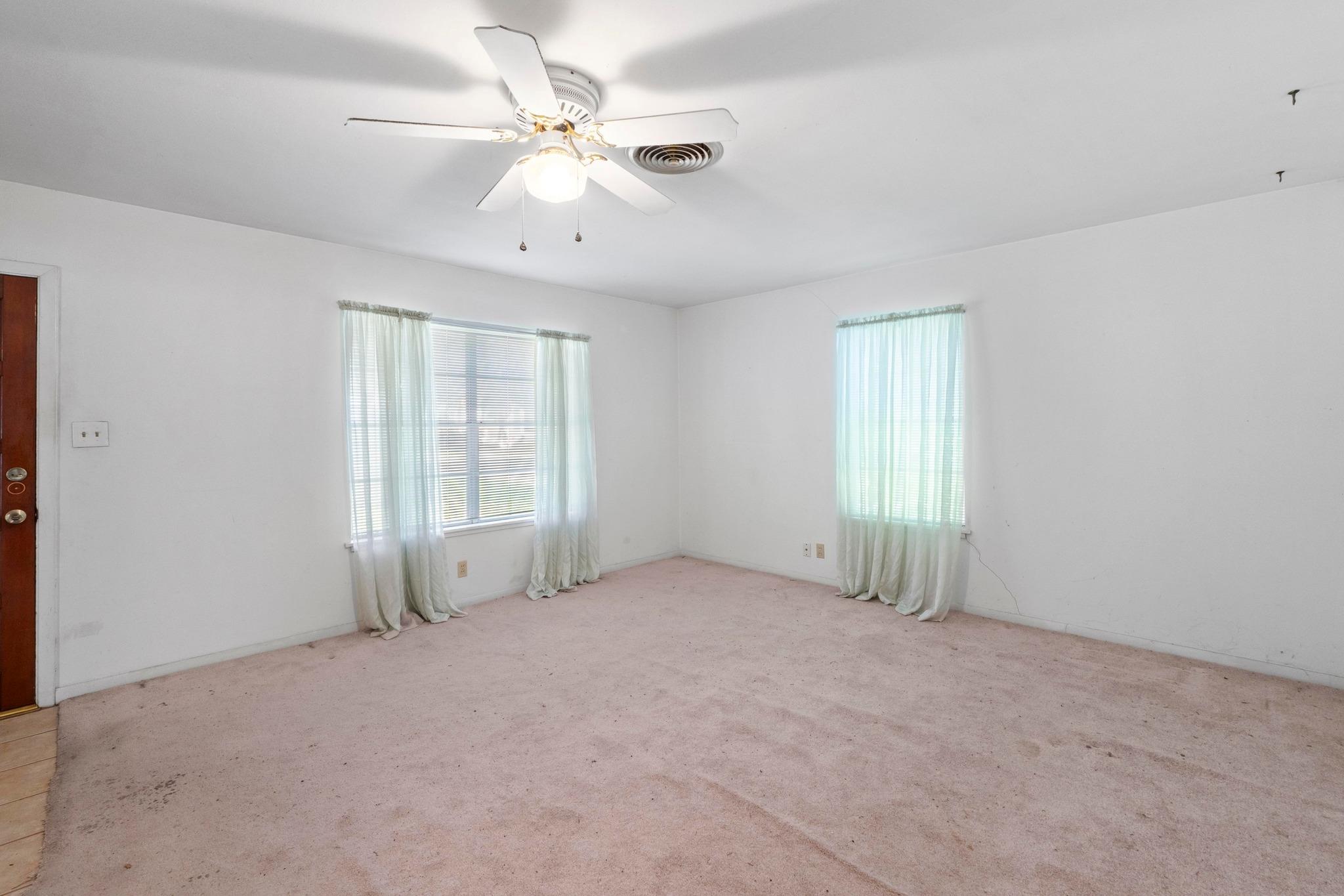 1207 Dwyce Dr, Austin, TX 78757