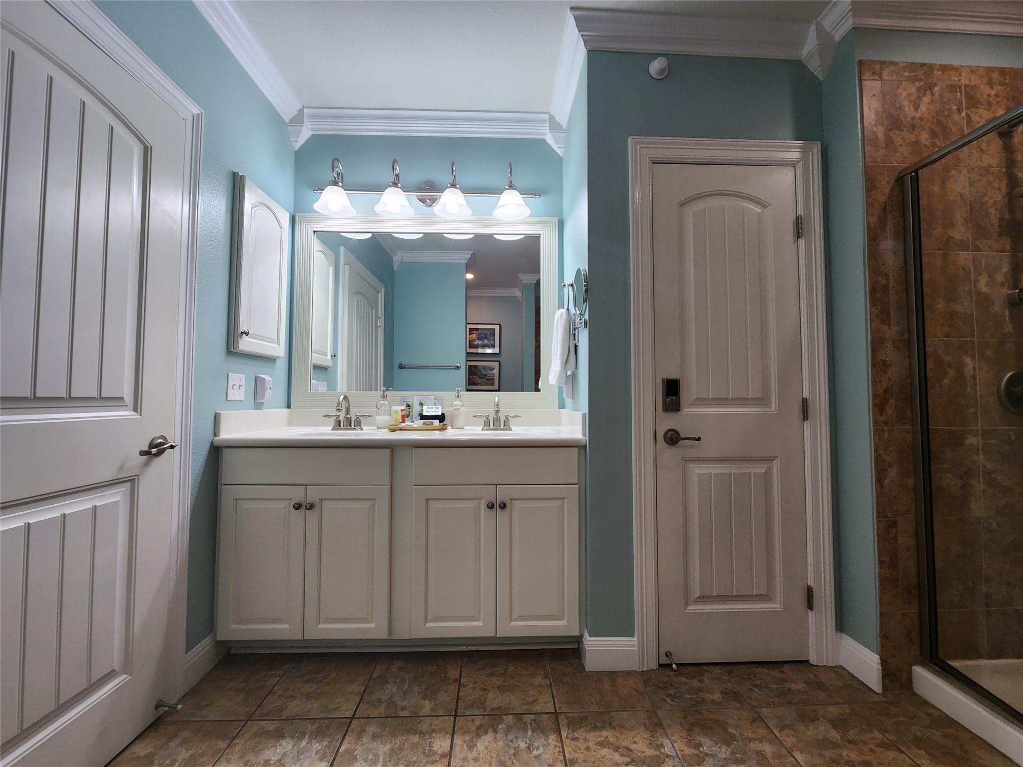 1001 The Cape Rd # 32, Horseshoe Bay, TX 78657