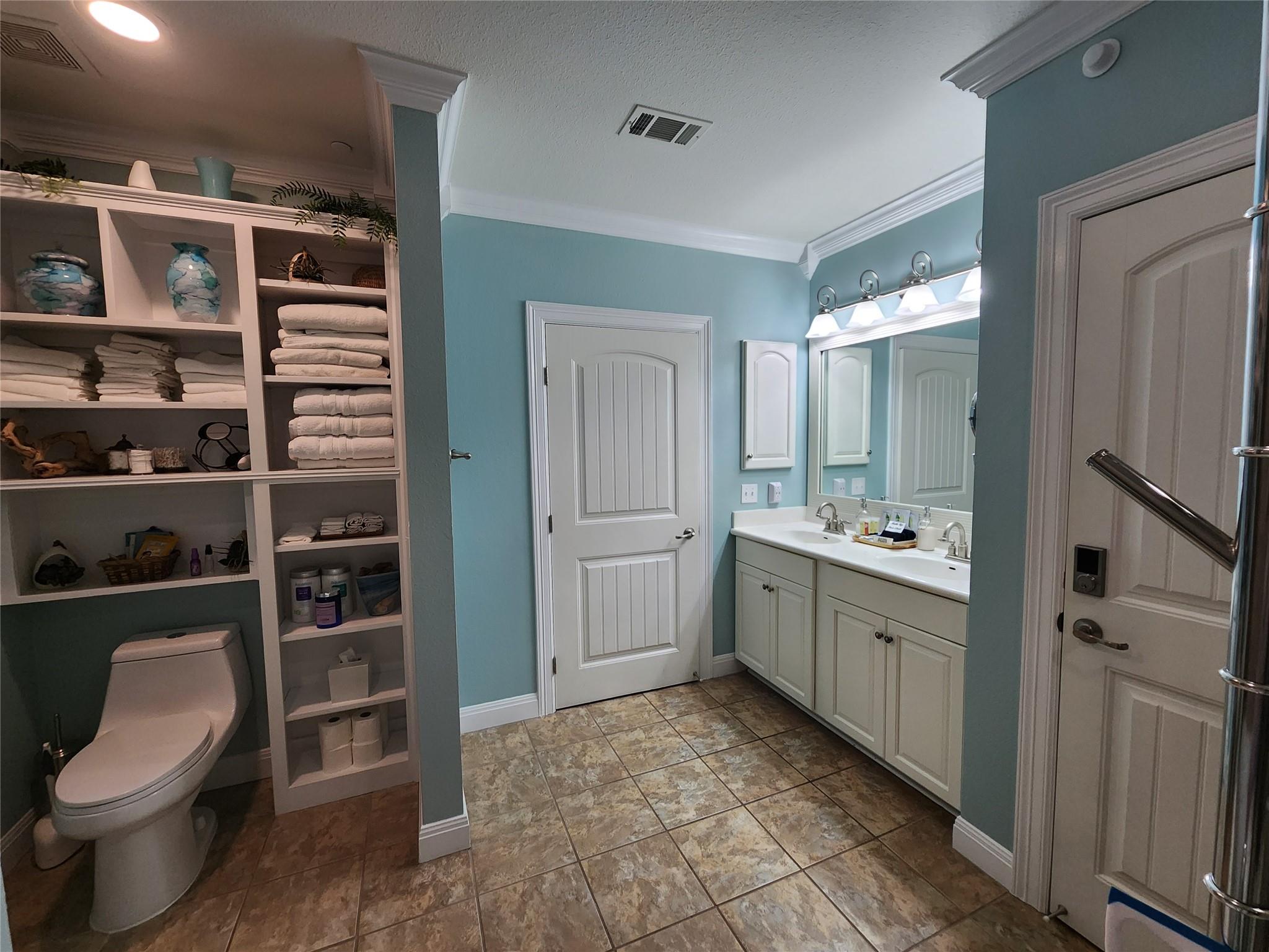 1001 The Cape Rd # 32, Horseshoe Bay, TX 78657