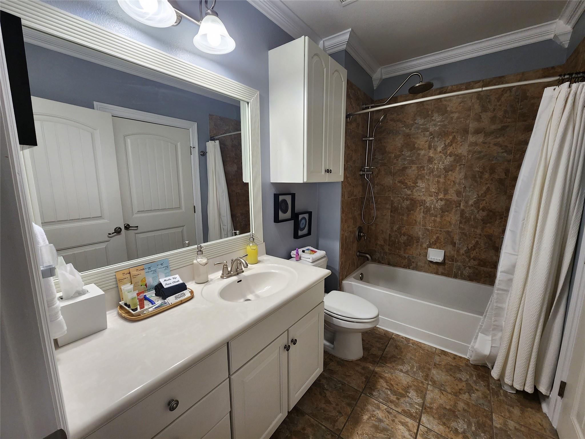 1001 The Cape Rd # 32, Horseshoe Bay, TX 78657