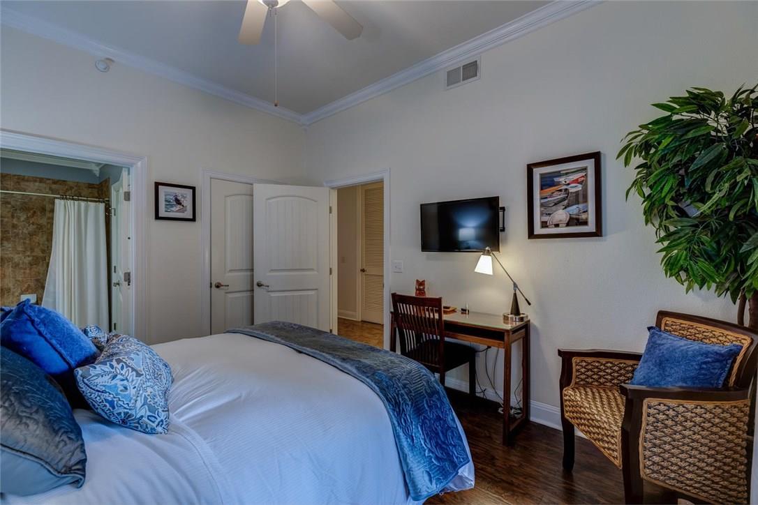 1001 The Cape Rd # 32, Horseshoe Bay, TX 78657