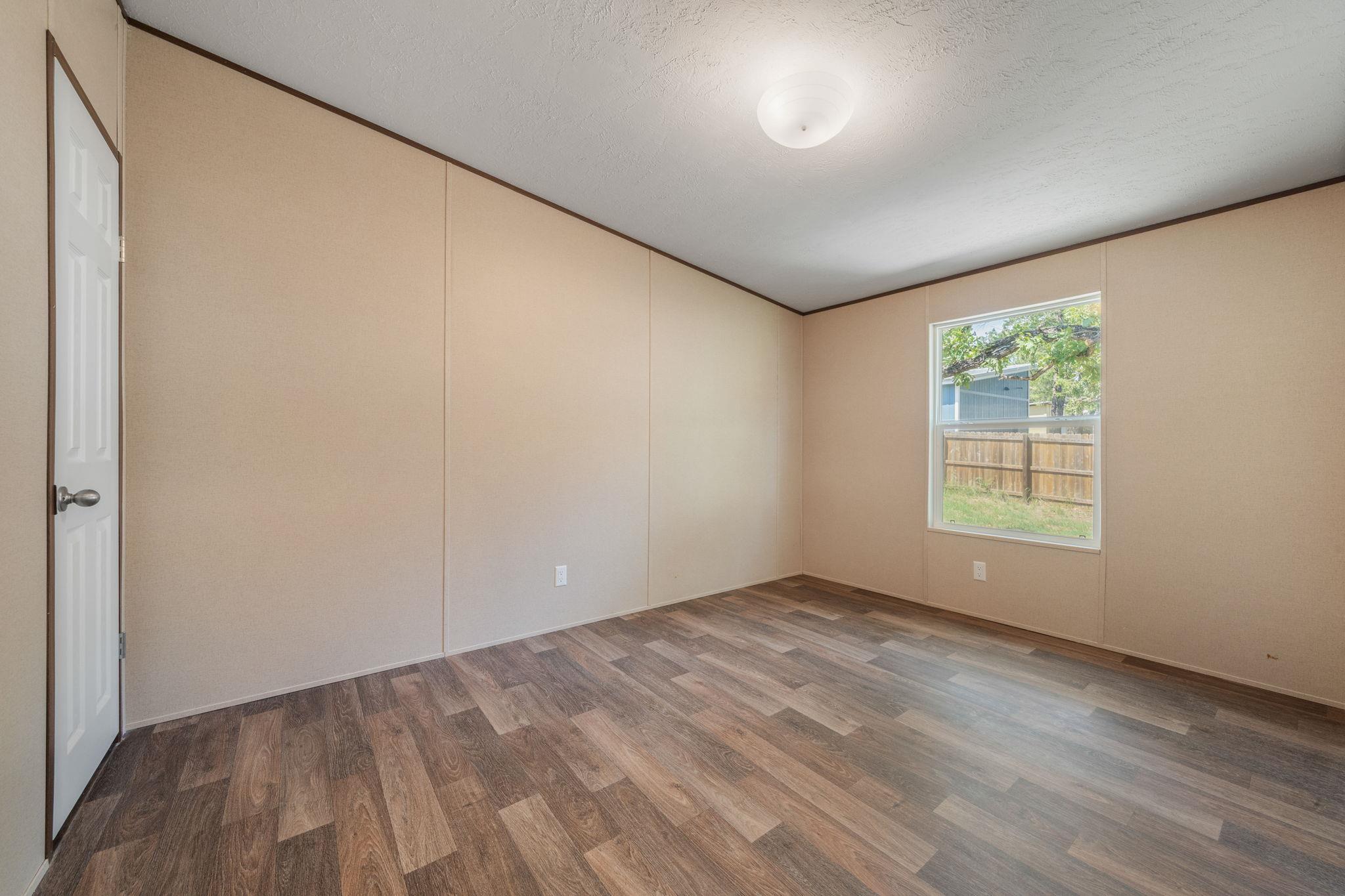 178 Moon Mist Dr, Bastrop, TX 78602