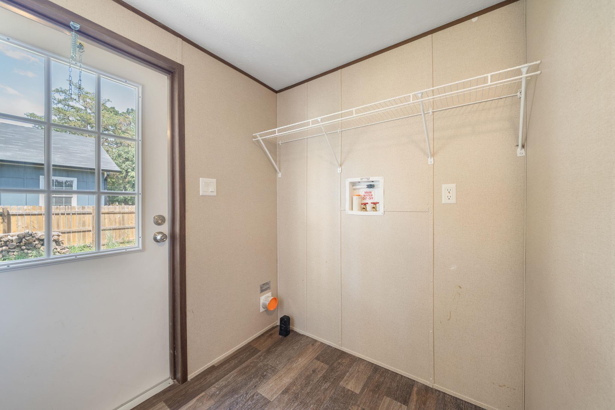 178 Moon Mist Dr, Bastrop, TX 78602