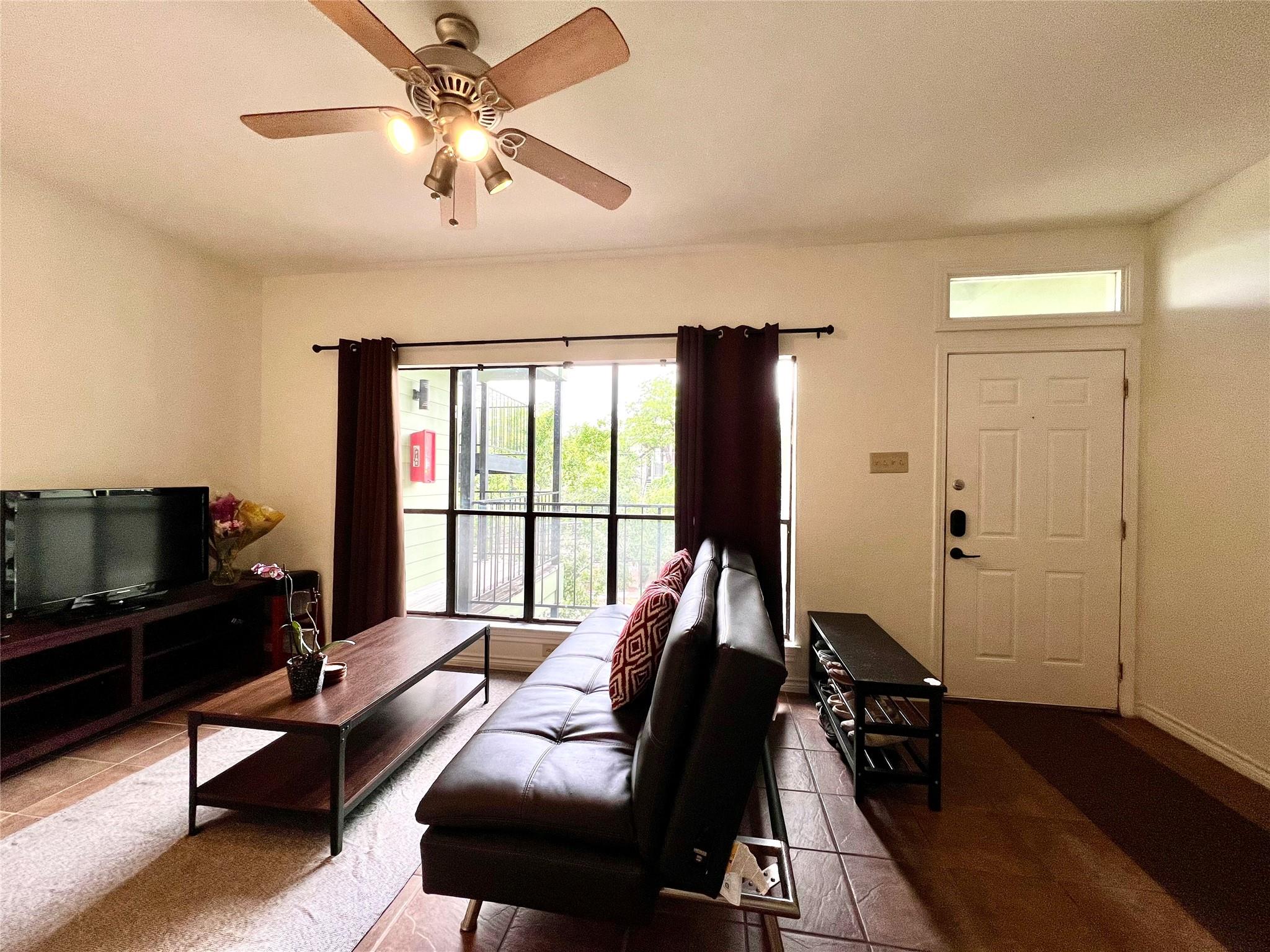 915 W 22nd 1/2 St # 203, Austin, TX 78705