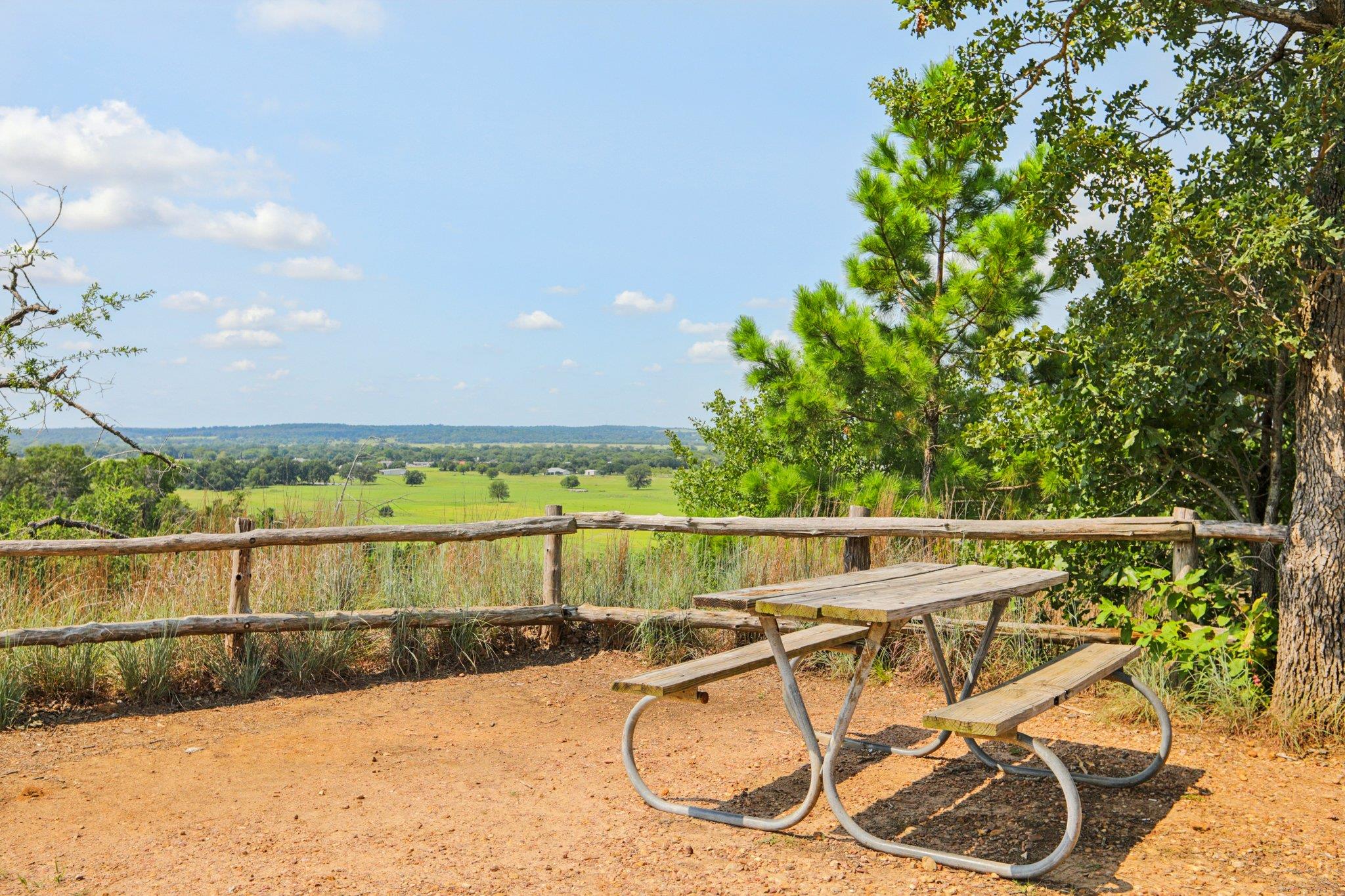 497 Cottletown Rd, Smithville, TX 78957