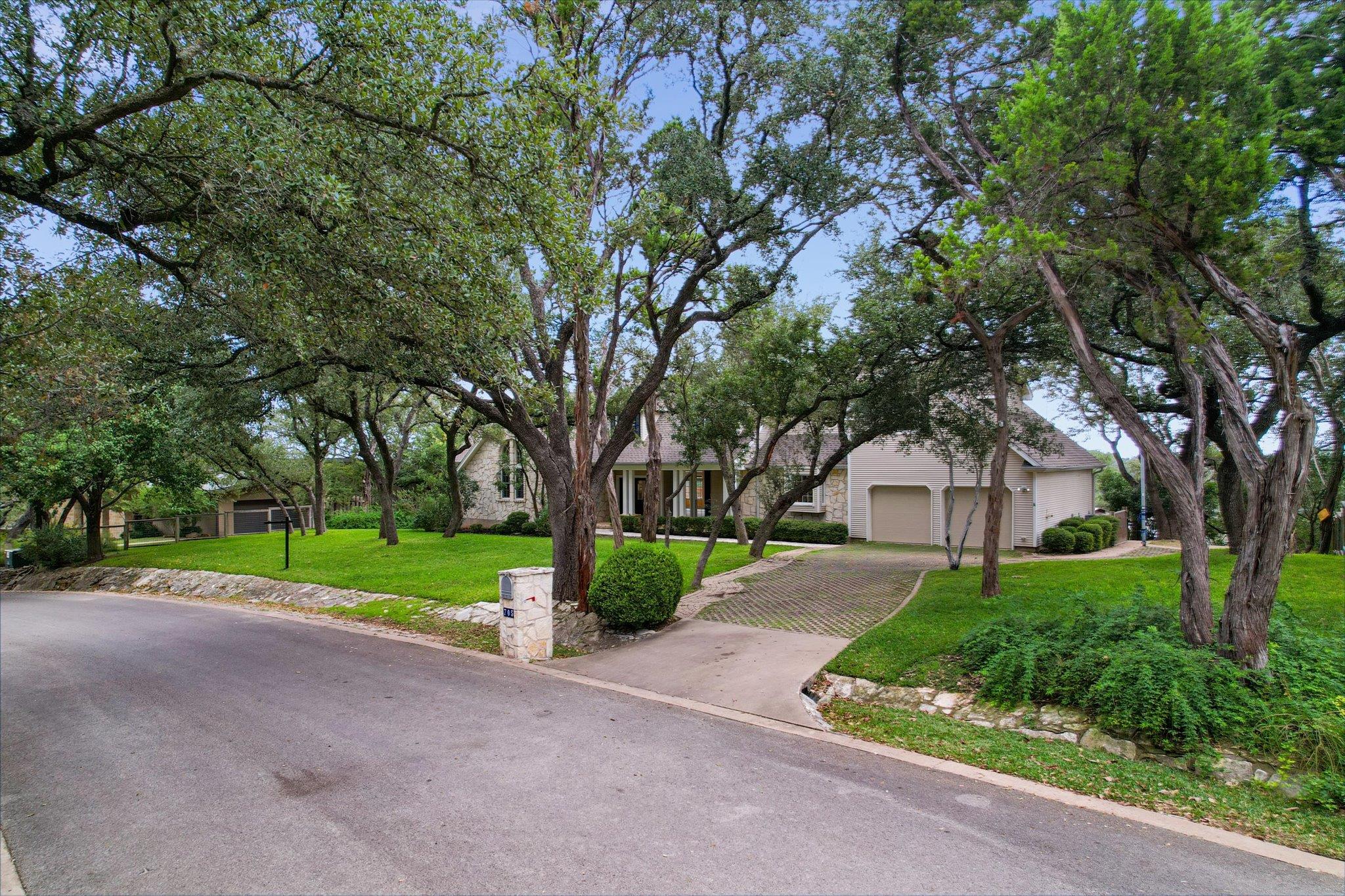 705 Windsong Trl, West Lake Hills, TX 78746