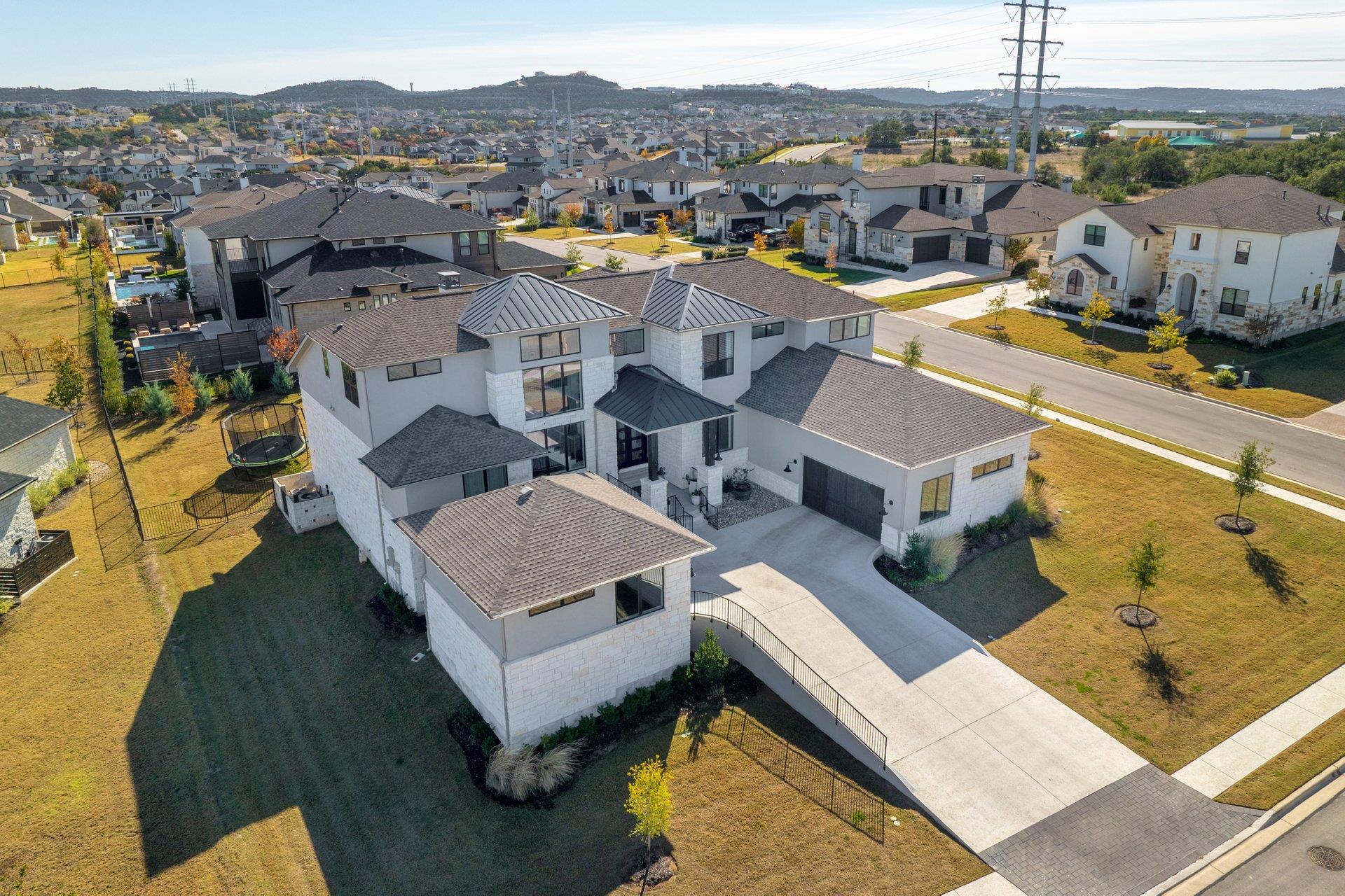 901 Bristol Creek Bnd, Lakeway, TX 78738