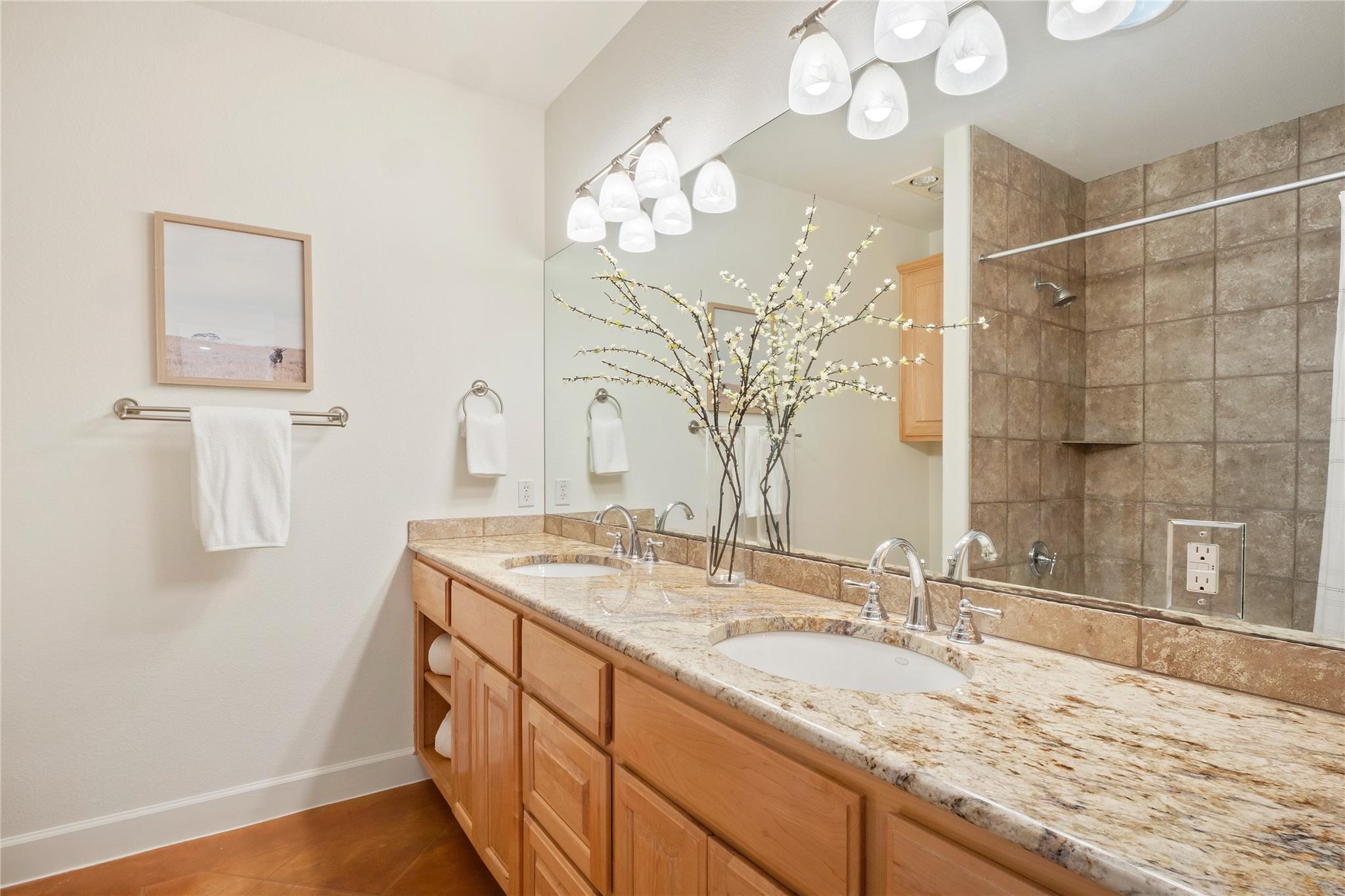 25400 Cove Dr, Spicewood, TX 78669