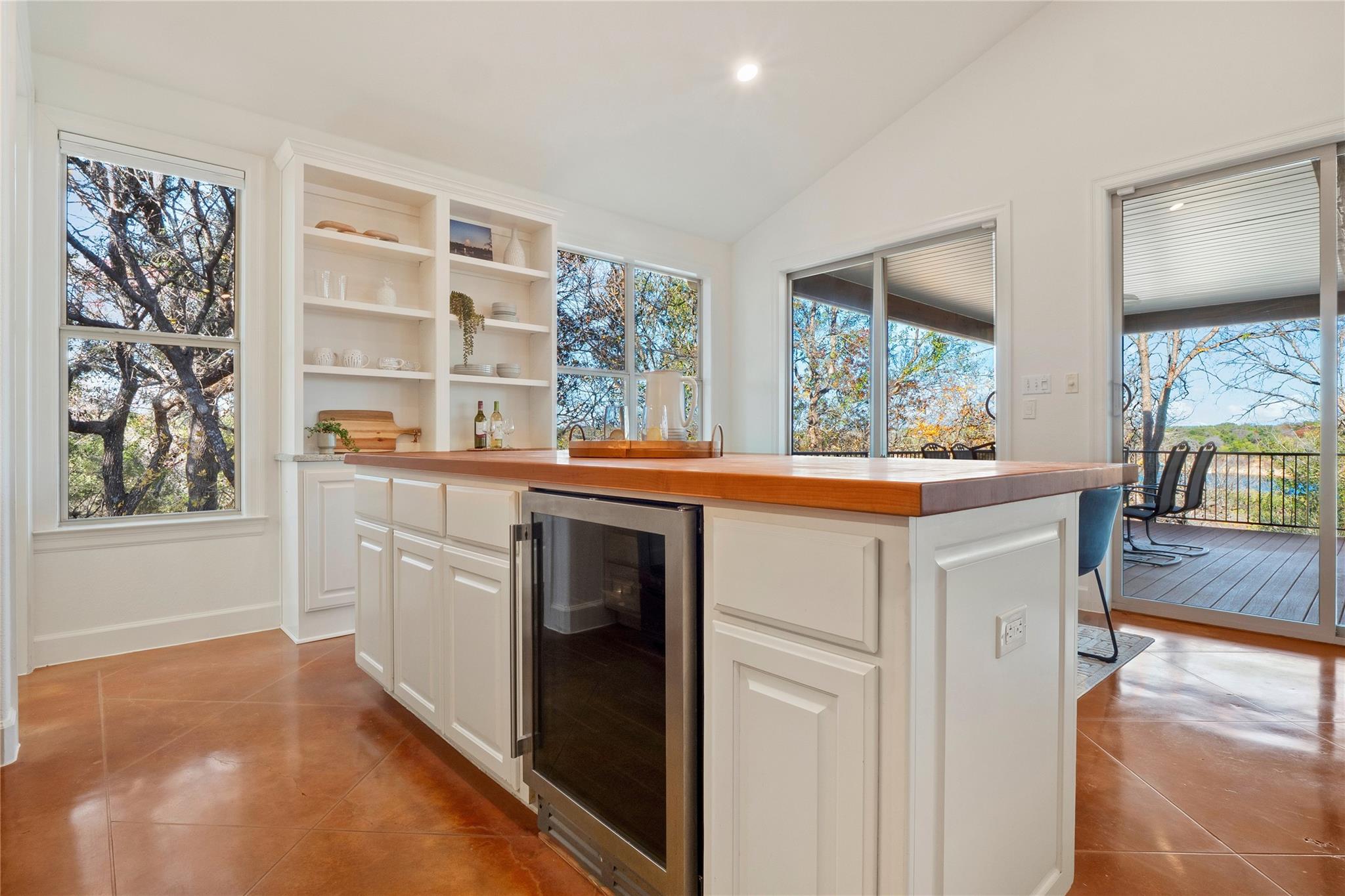 25400 Cove Dr, Spicewood, TX 78669