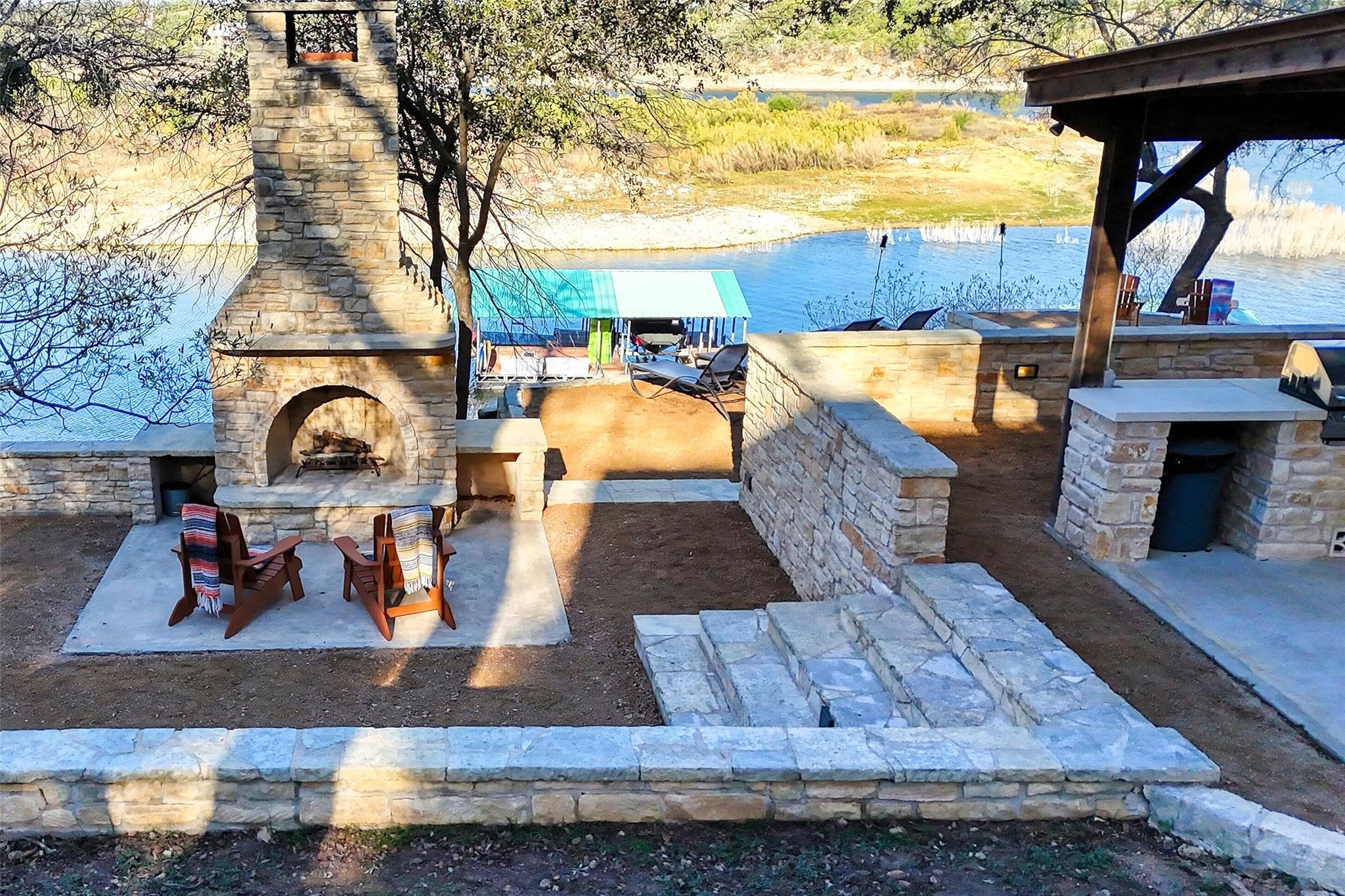 25400 Cove Dr, Spicewood, TX 78669