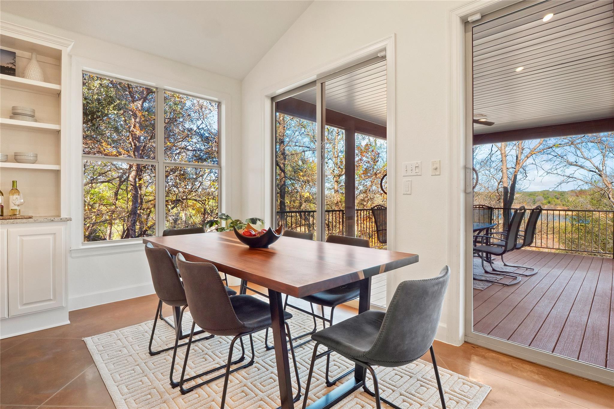 25400 Cove Dr, Spicewood, TX 78669