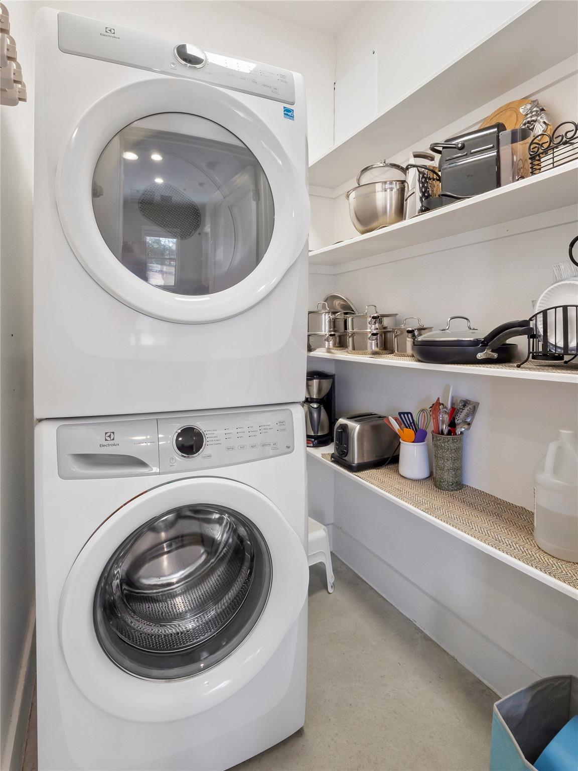 25400 Cove Dr, Spicewood, TX 78669