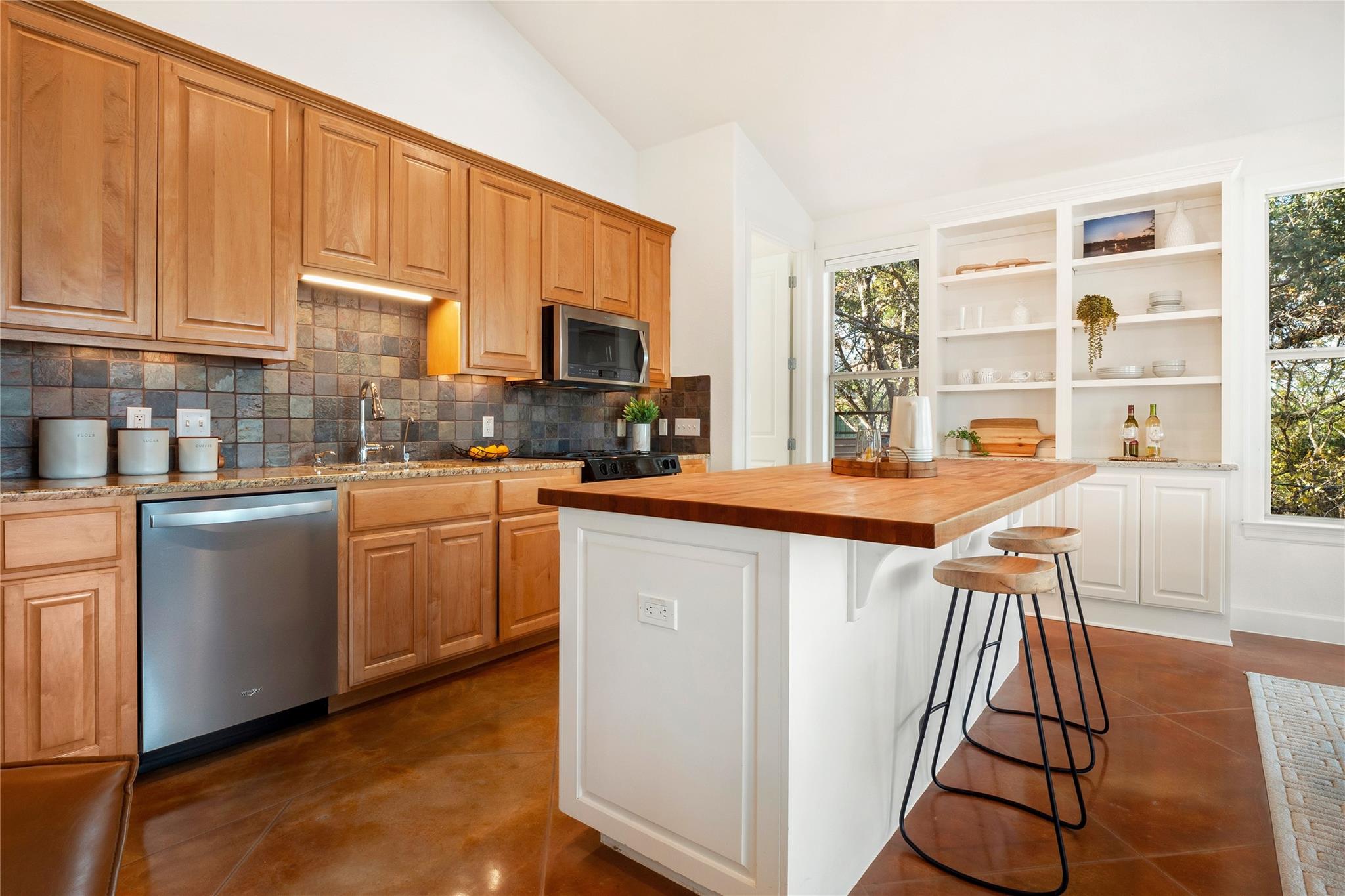 25400 Cove Dr, Spicewood, TX 78669