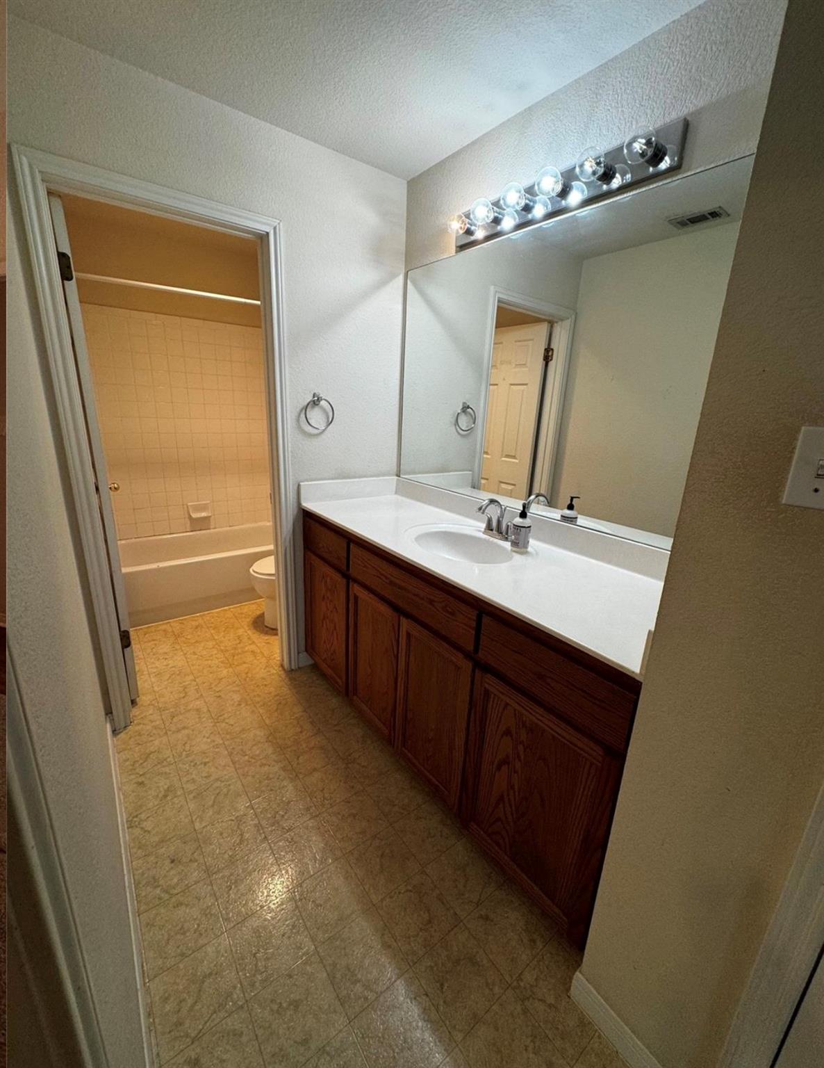 8613 Talyne Chaise Cir # B, Austin, TX 78729