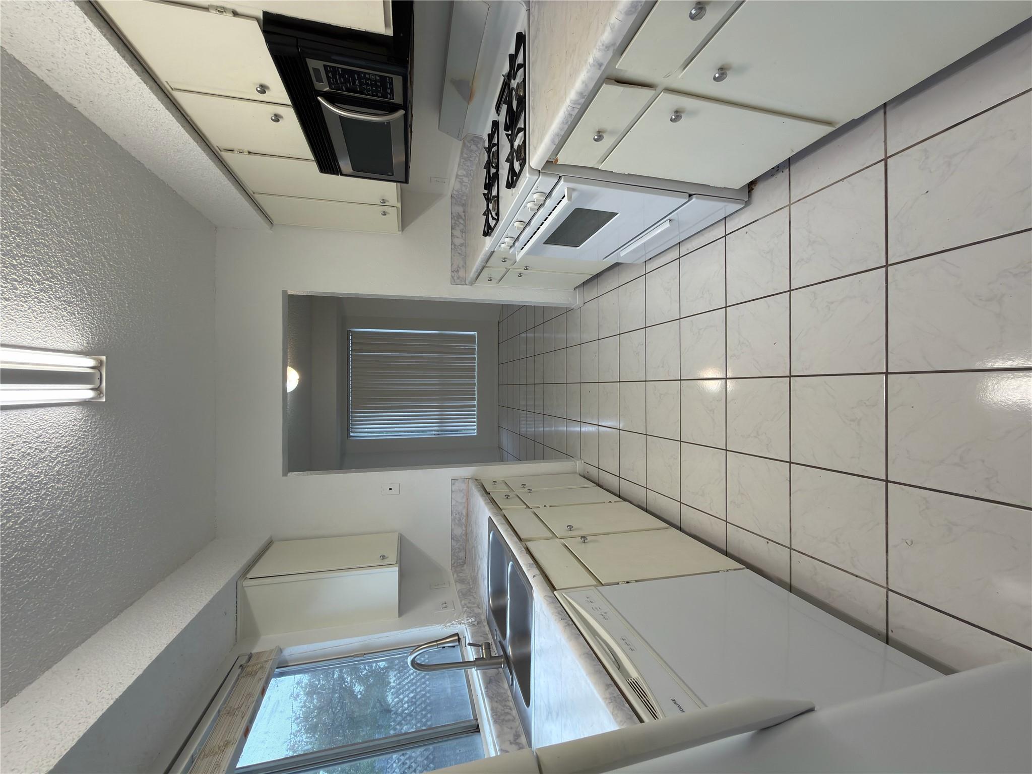 5601 Porsche Ln, Austin, TX 78749