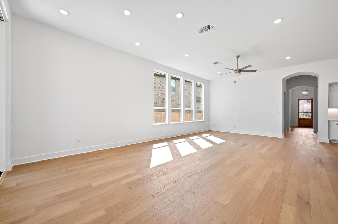 827 Jackson River Loop, Kyle, TX 78640