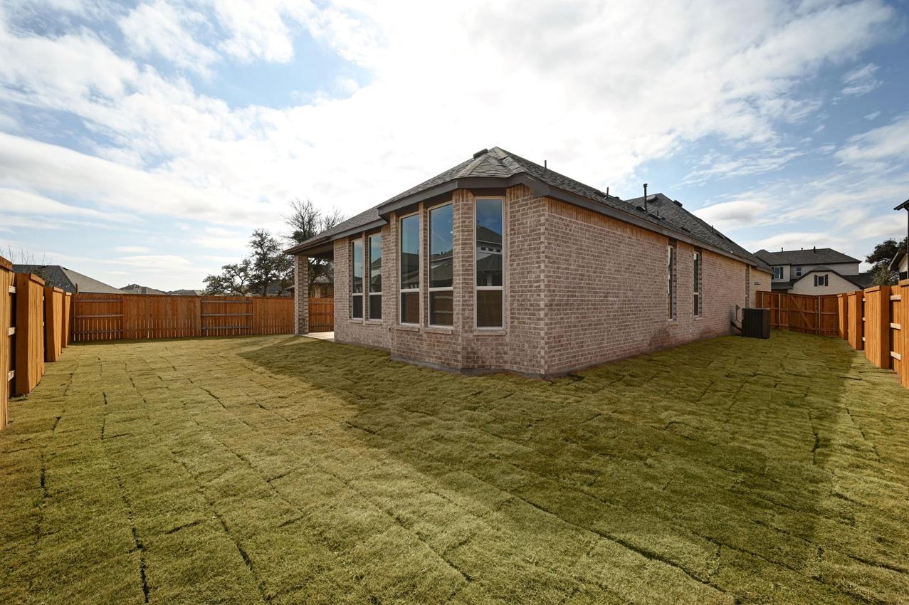 827 Jackson River Loop, Kyle, TX 78640