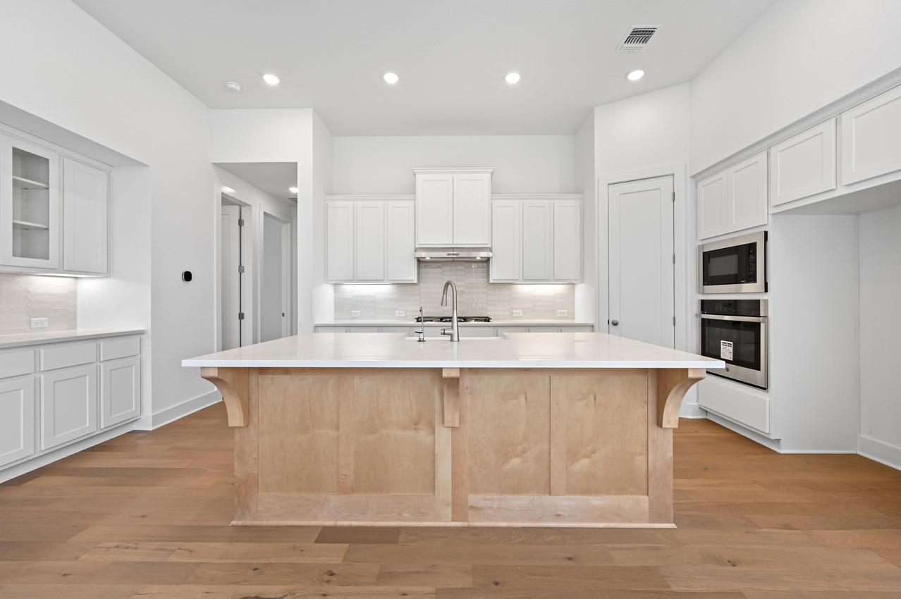 827 Jackson River Loop, Kyle, TX 78640