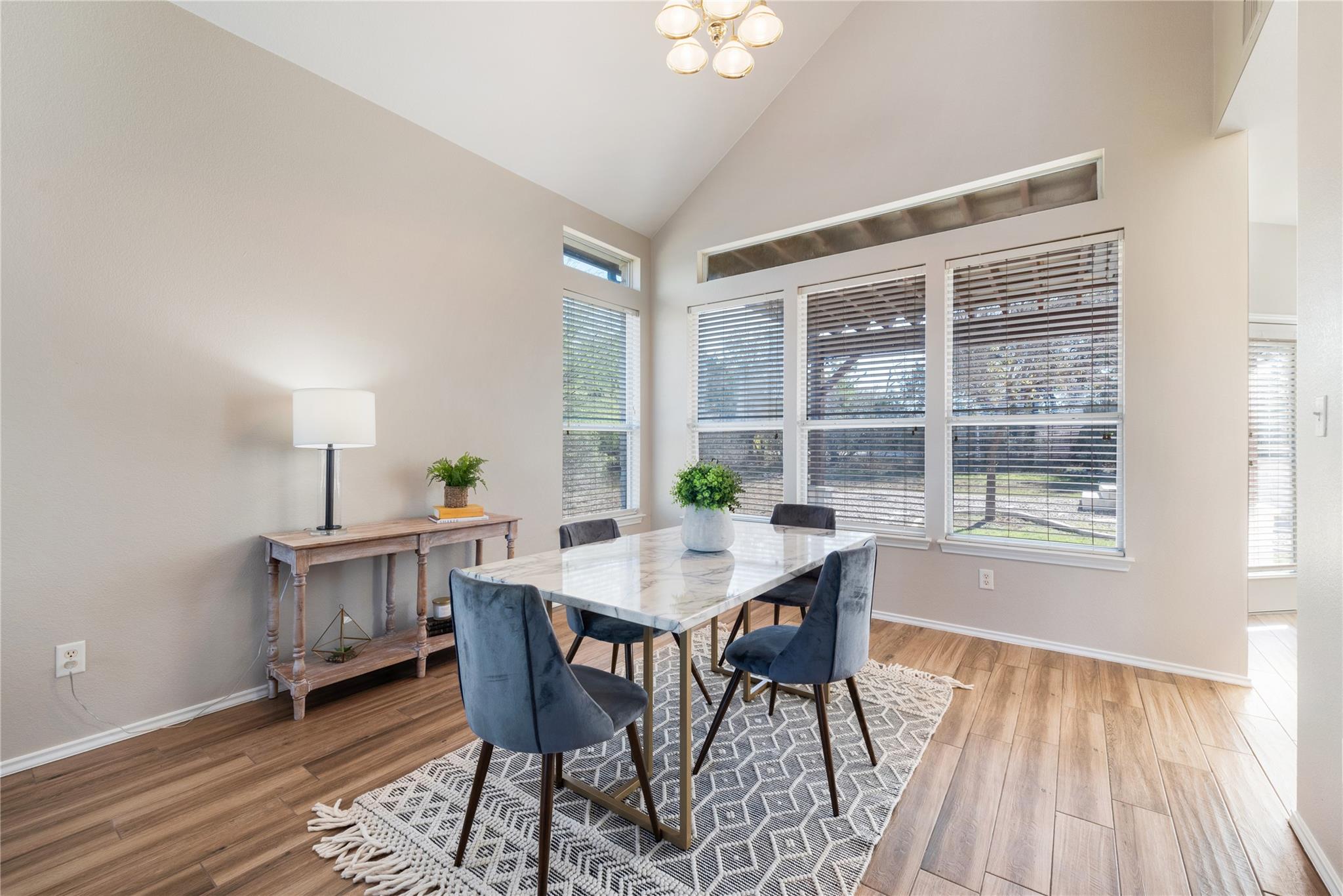 207 Wesley Ridge Dr, Spicewood, TX 78669