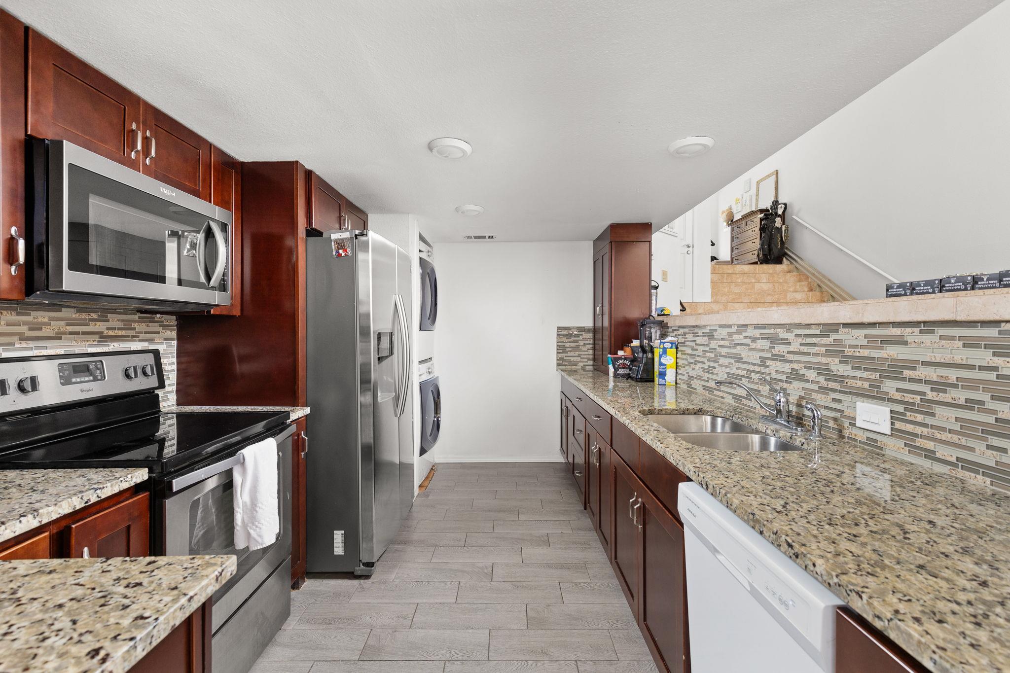 1 Crystal Springs Court Ct # H, The Hills, TX 78738